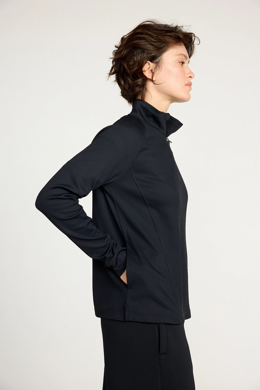 The Active Ribbed GRS Certified Recycled Nylon 1/4 Zip - Black