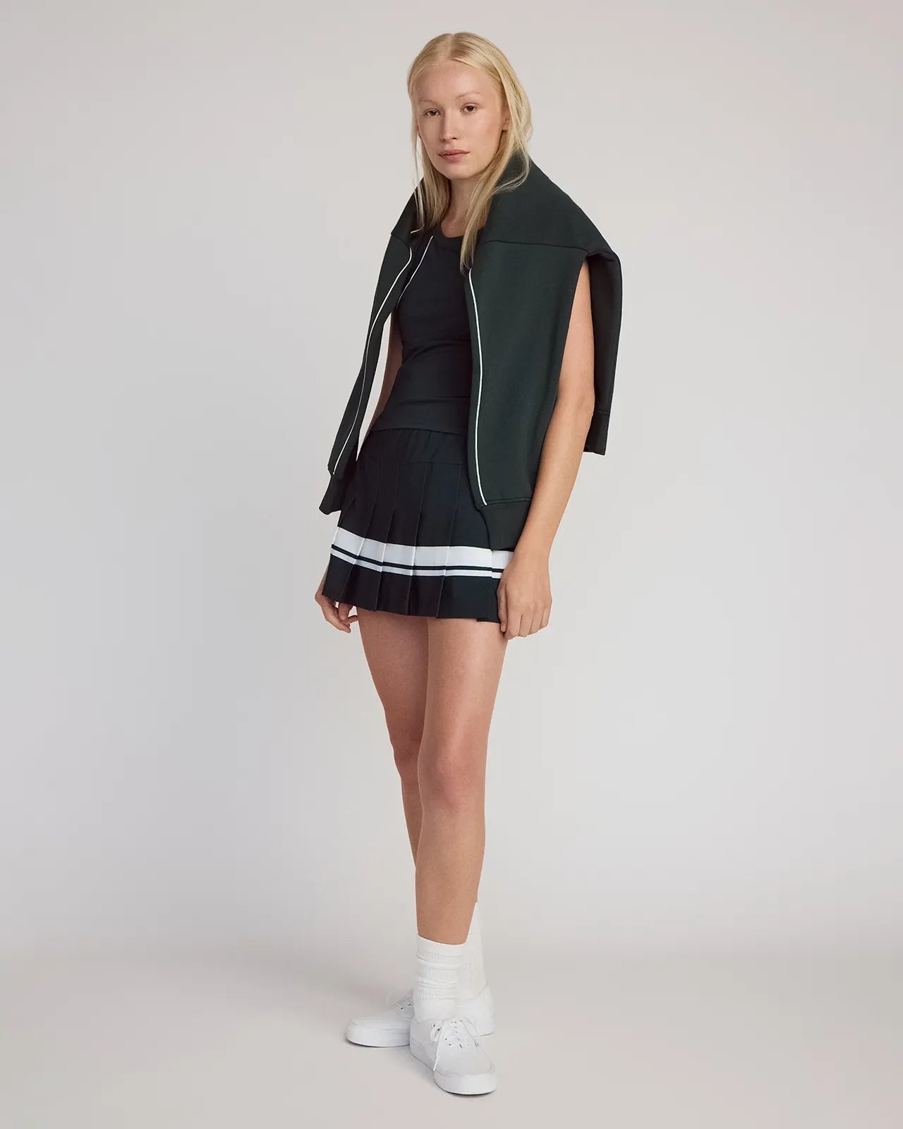 The Active Built-In Bra GRS Certified Recycled Poly Cropped Tank - Pine Grove/White