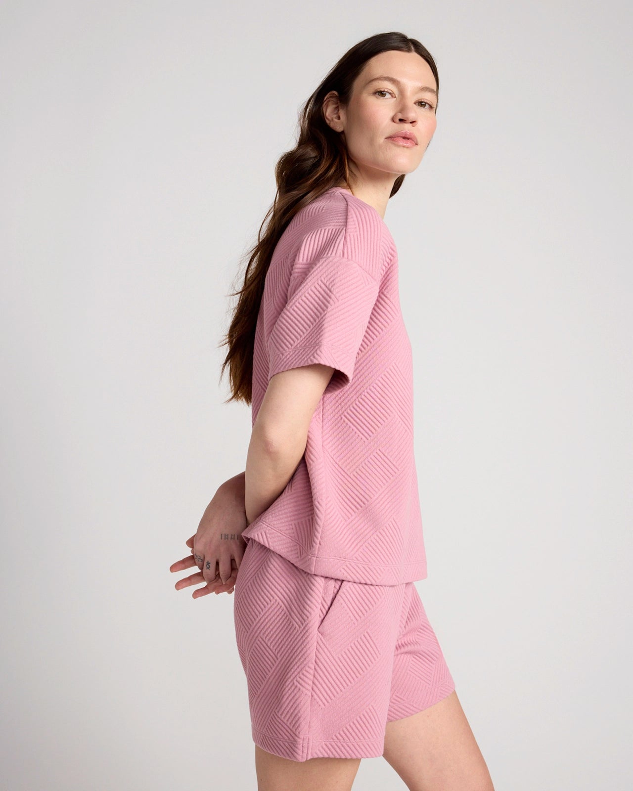 The Soft Stretch GRS Certified Recycled Poly Geo Jacquard Crew Neck Top - Lilas Pink