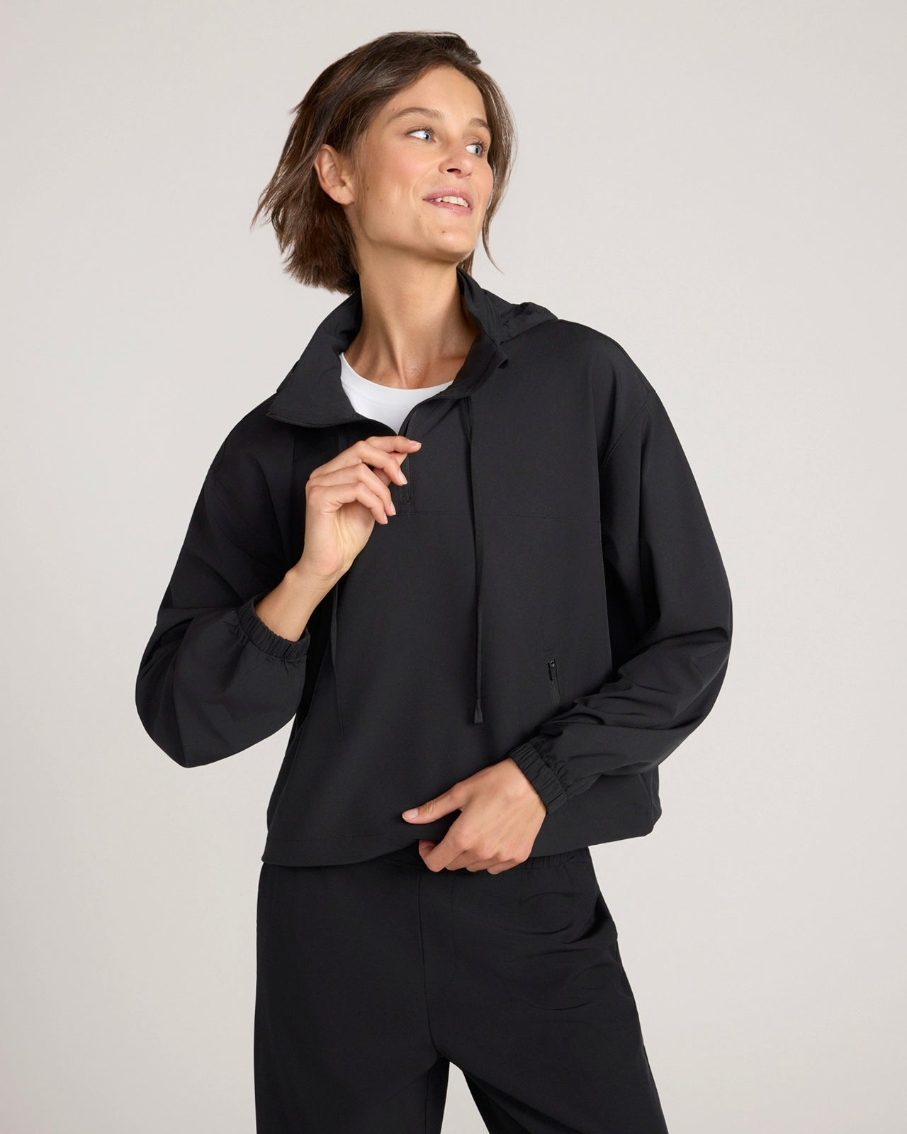 The Stretch Lightweight Run Popover Jacket - Black