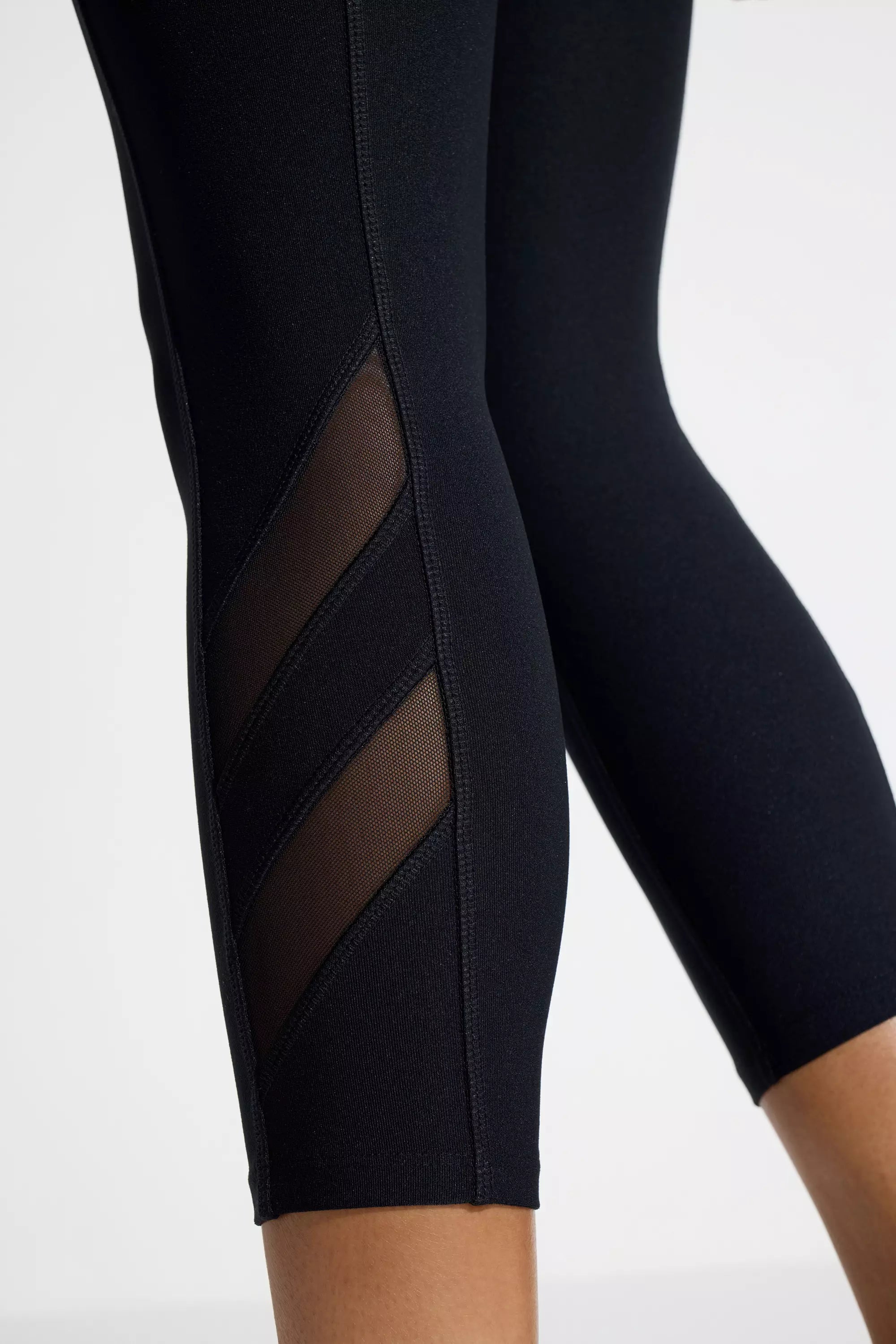 Women’s Mesh Capri - Black