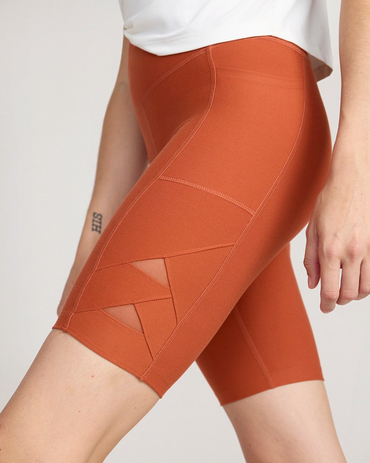 The Active GRS Certified Recycled Poly Triangle Mesh Insert Biker Short - Baked Clay
