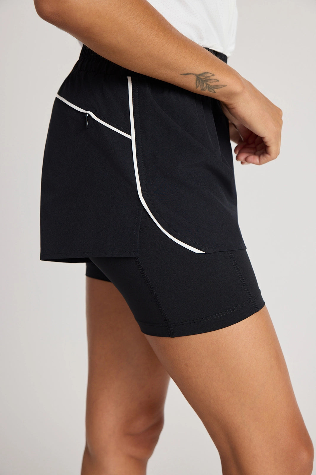 The Built-In Liner GRS Certified Recycled Poly 3.5" Run Short - Black/White