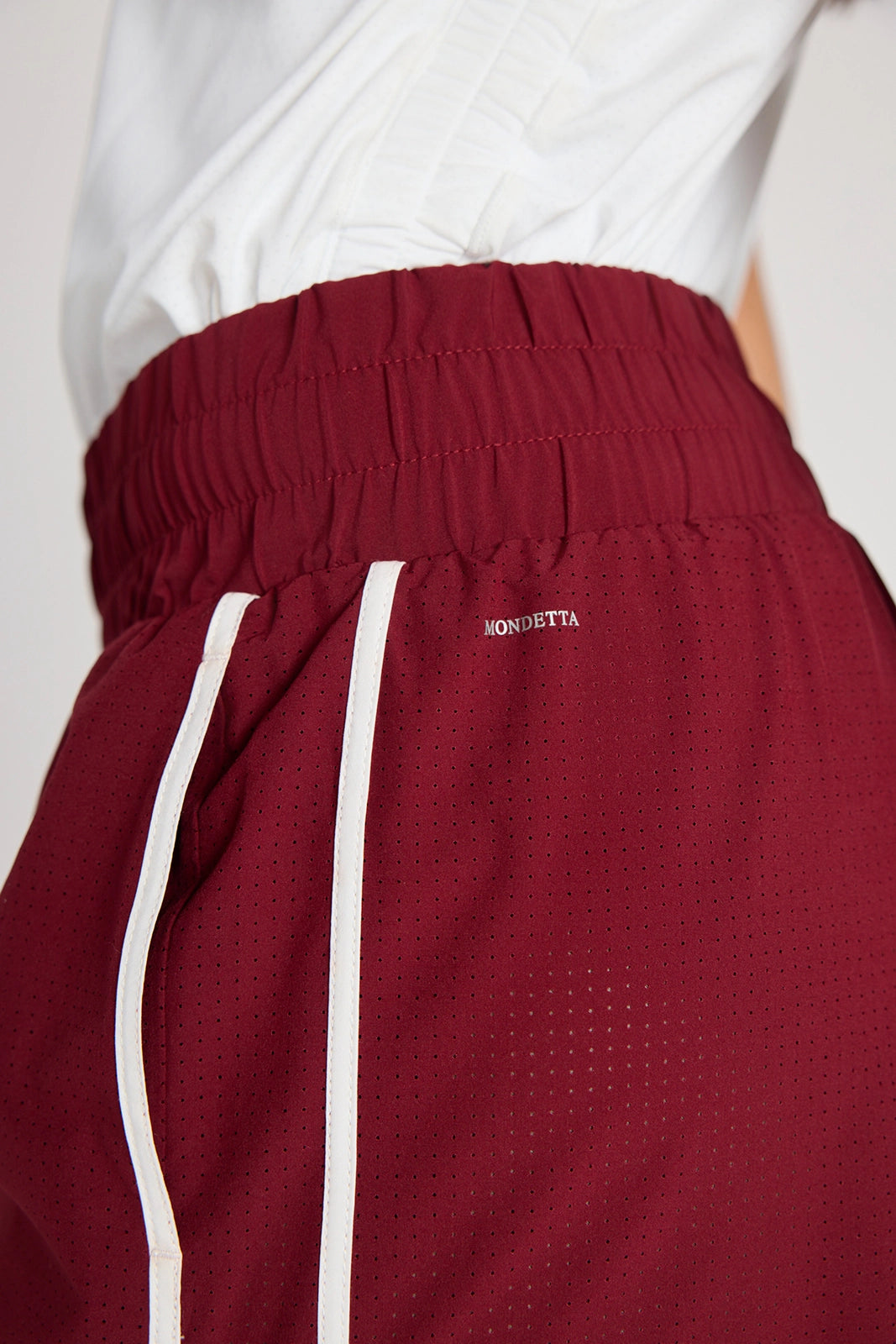The Built-In Liner GRS Certified Recycled Poly 3" Run Short - Cabernet/White