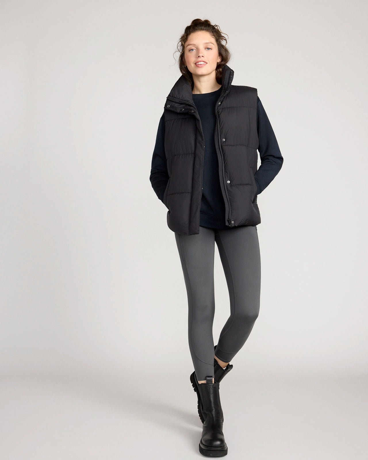 The Active GRS Certified Recycled Poly Reflective Capri Legging - Grey