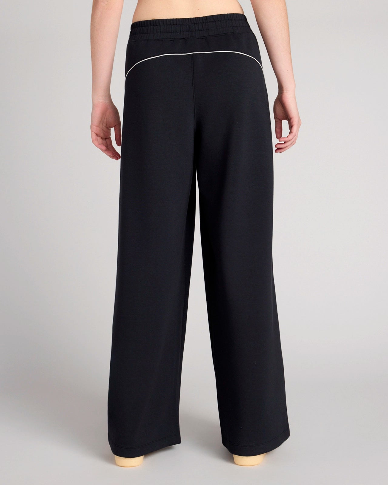 The Soft Stretch GRS Certified Recycled Contrast Piping Wide-Leg Pant - Black