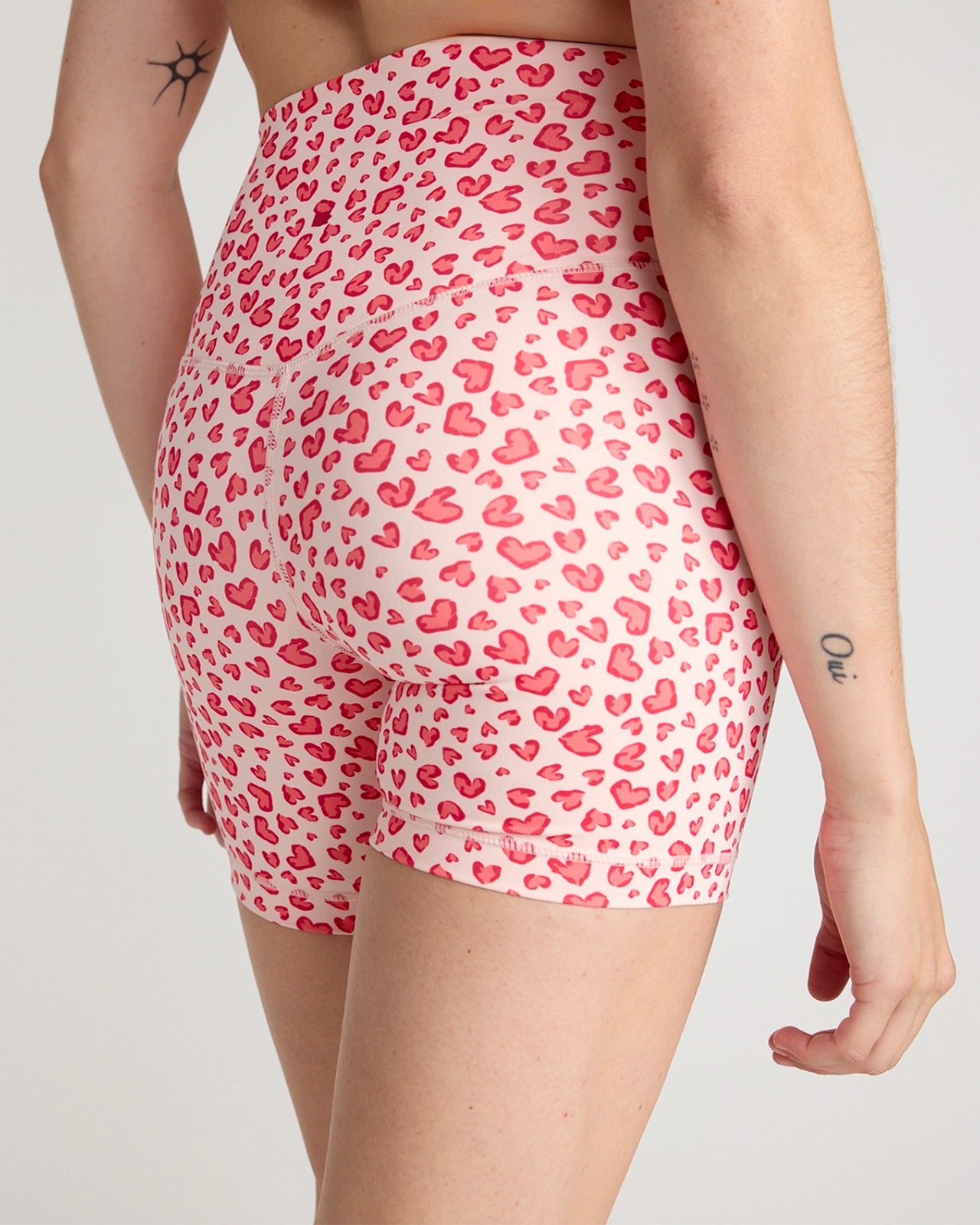 The Active GRS Recycled Poly Printed Biker Short - Leopard Heart Print