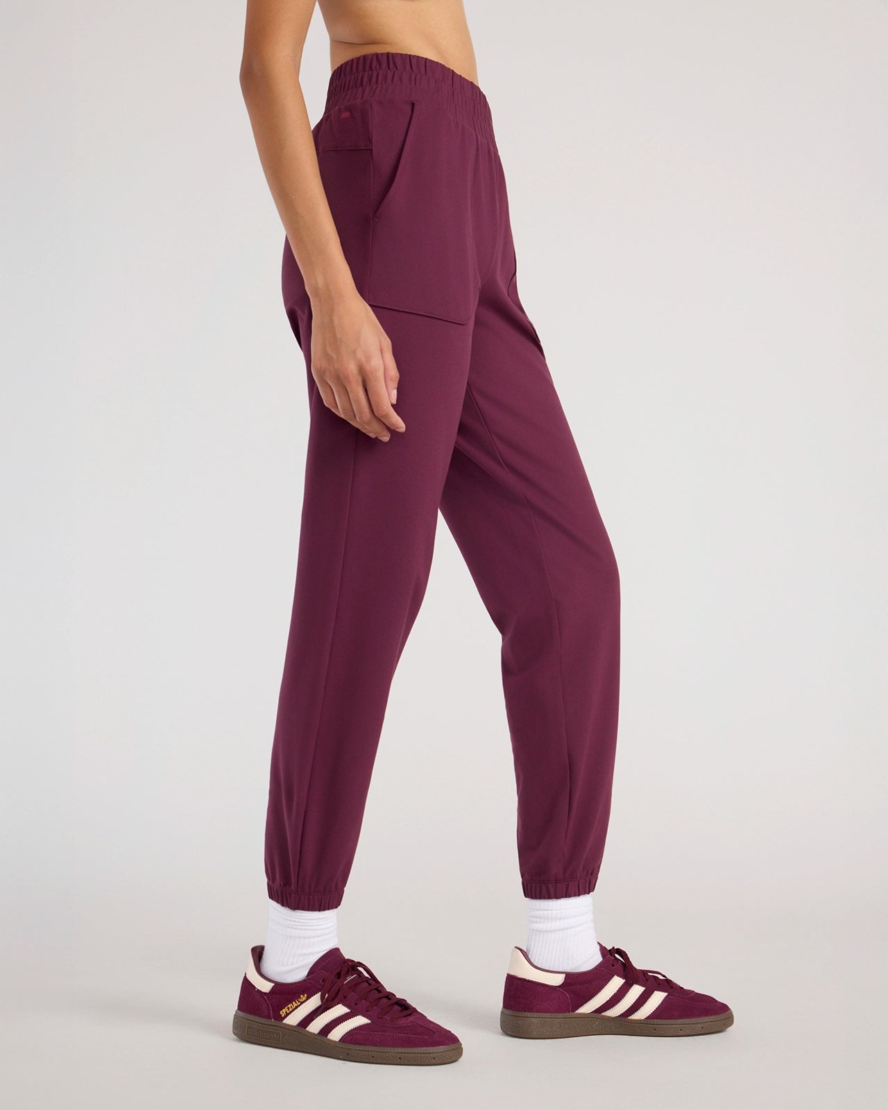The Soft Stretch Peached Relaxed Jogger - Fig Purple