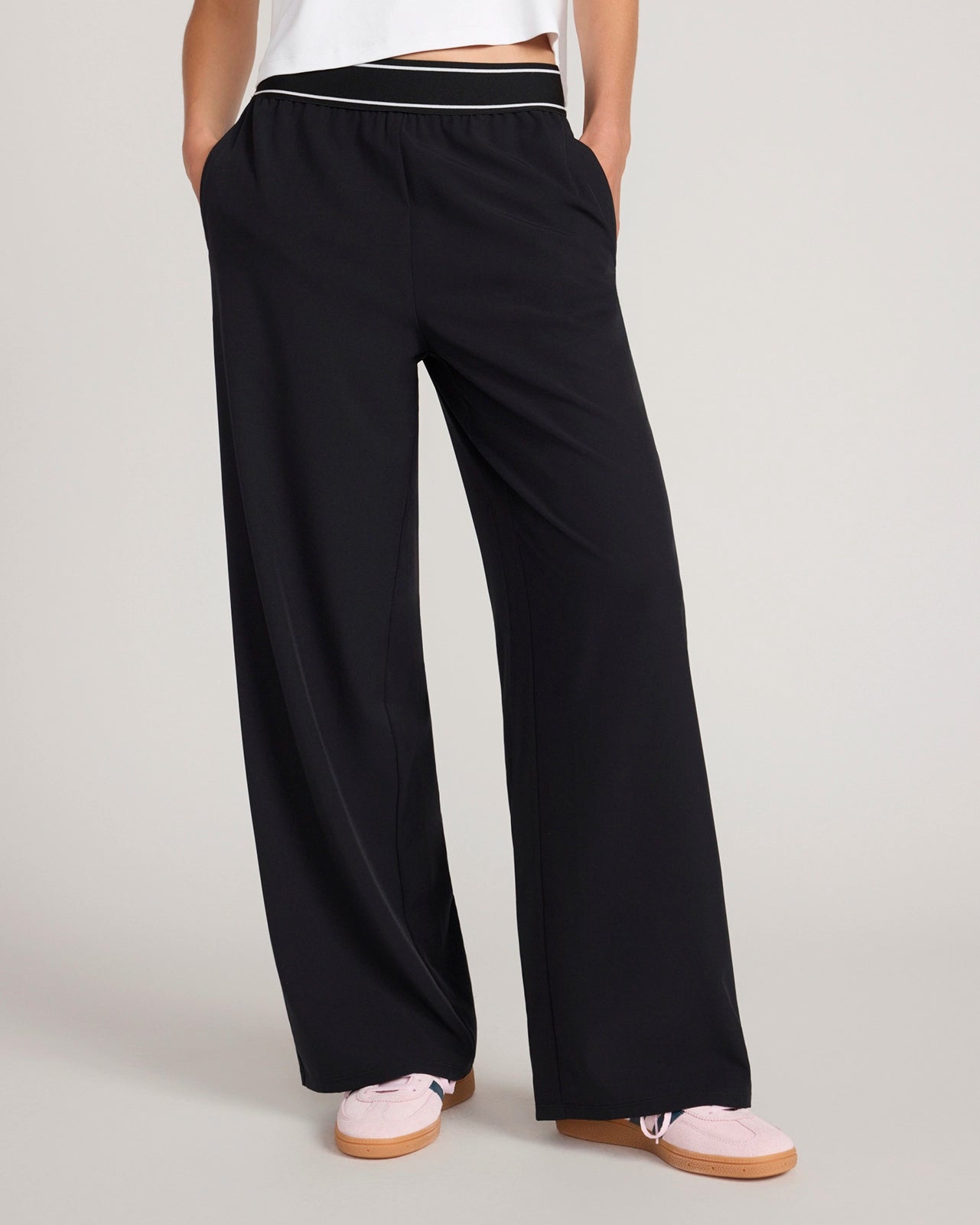 The Soft Stretch Wide Leg Cargo Pant - Black