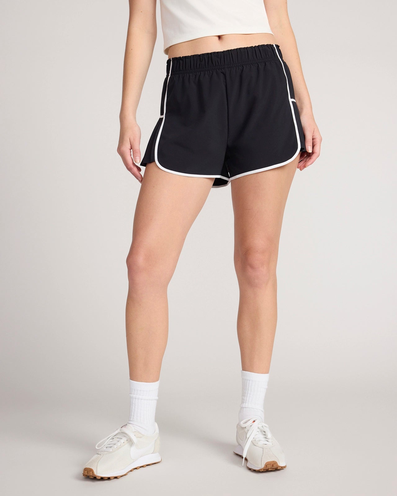 The Active Side Pleat Retro Short - Black