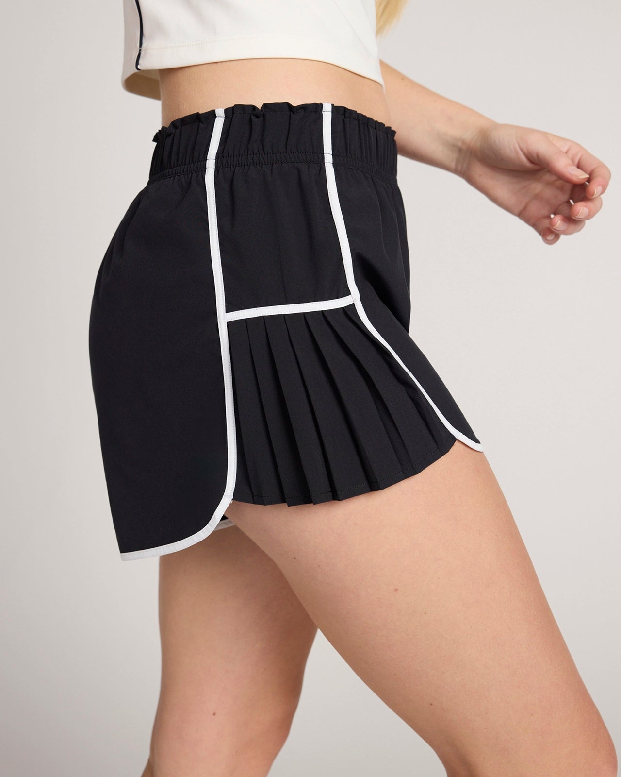 The Active Side Pleat Retro Short - Black