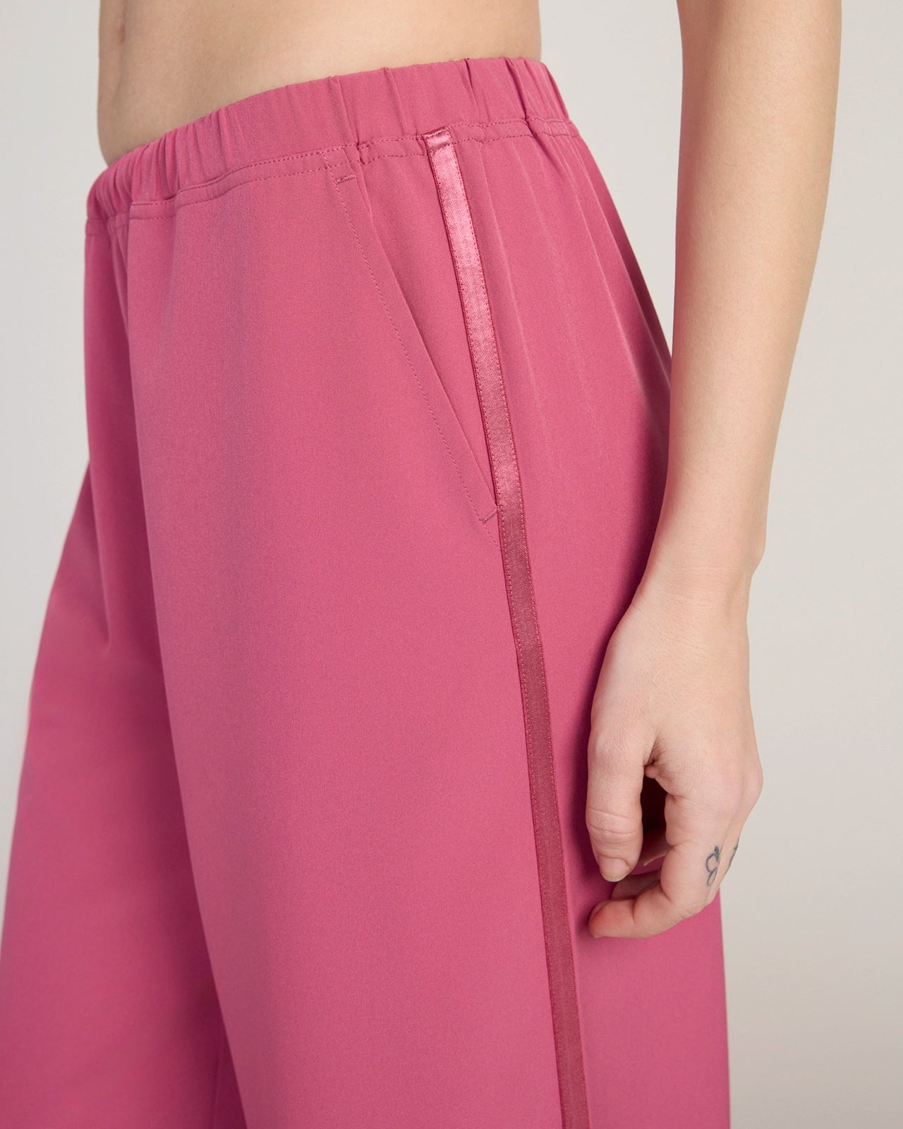 The Soft Stretch Shiny Tape Wide Leg Pant - Malaga Pink