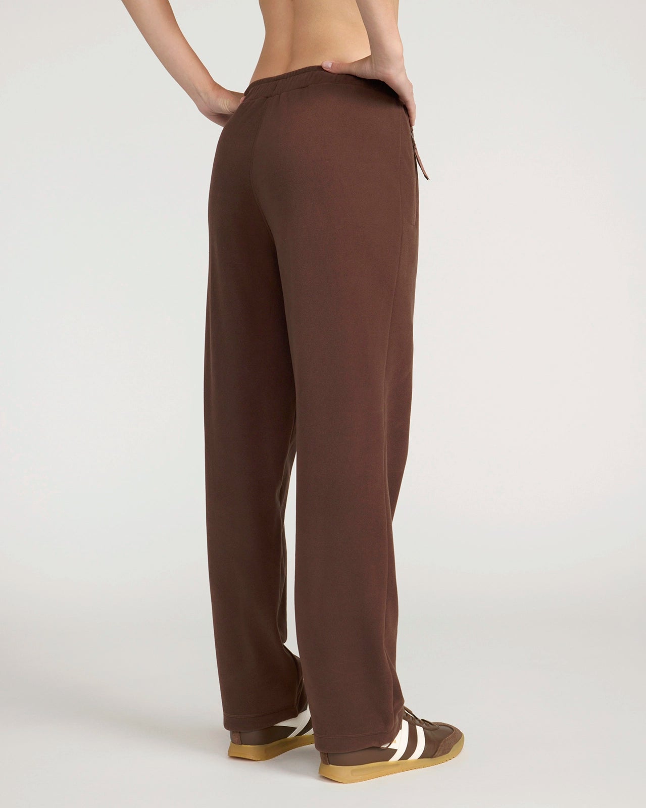 The Soft Luxe Velour Fleece Cinched Pant - Shaved Chocolate