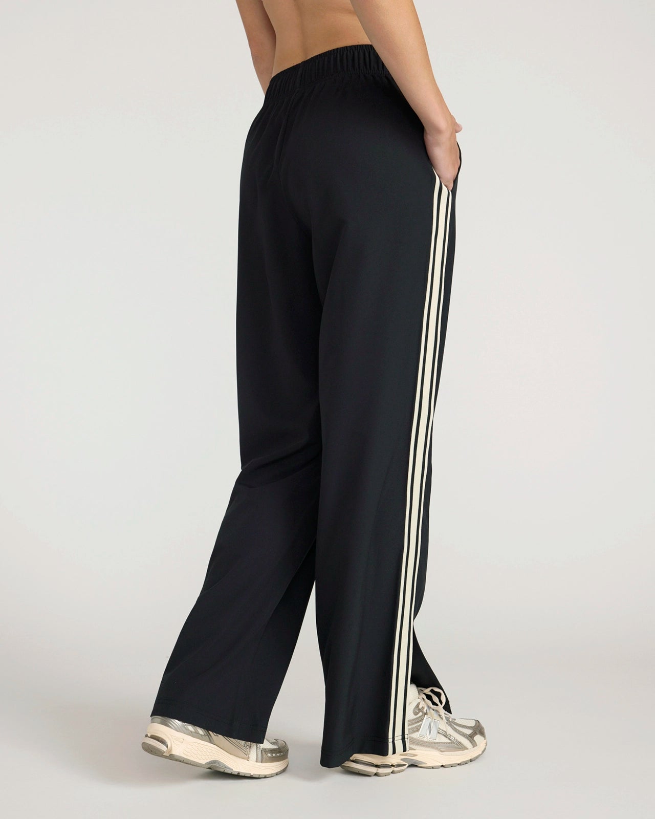 The Soft Stretch Weekender Wide Leg Pant - Black