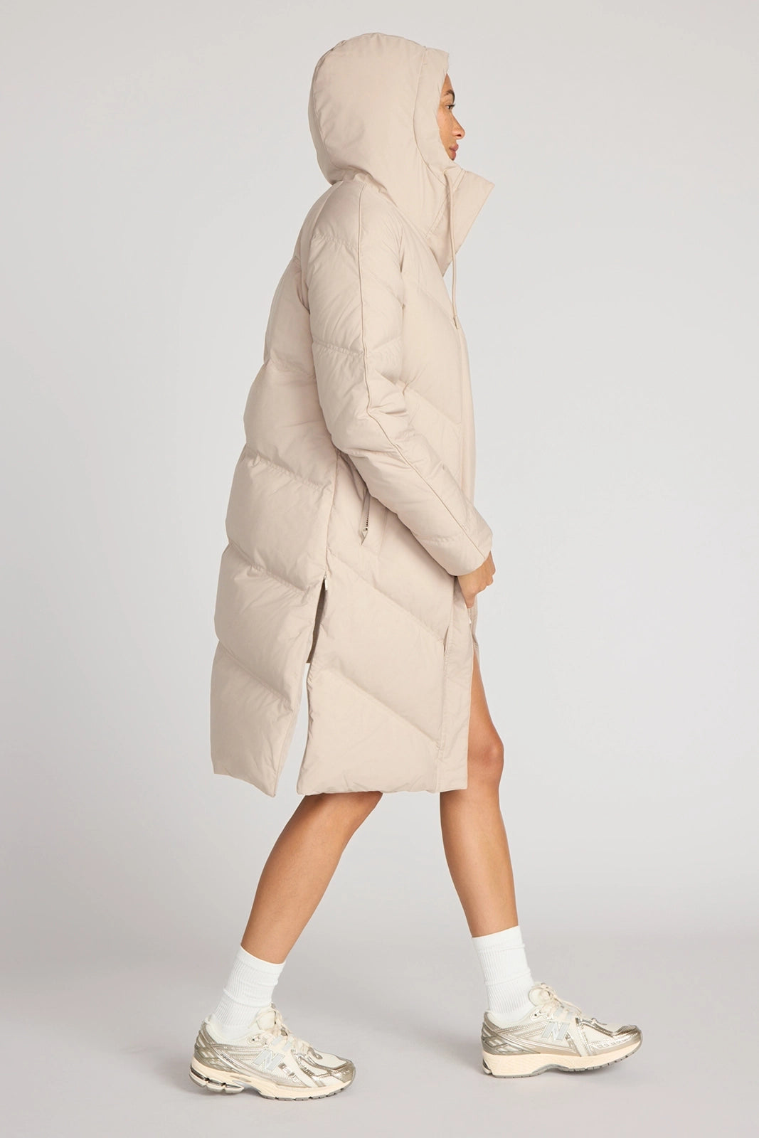The RDS 700 Fill Power GRS Certified Recycled Poly Chevron-Quilted Parka - Light Beige