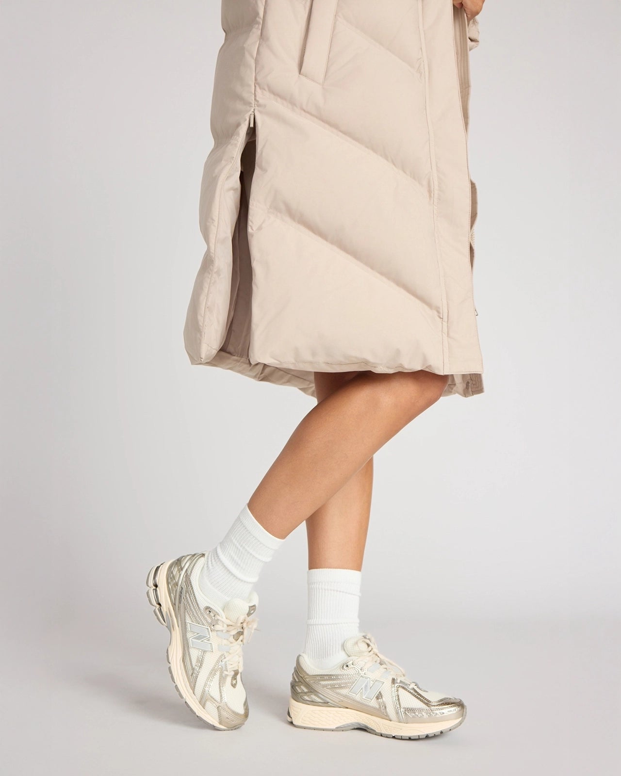 The RDS 700 Fill Power GRS Certified Recycled Poly Chevron-Quilted Parka - Light Beige