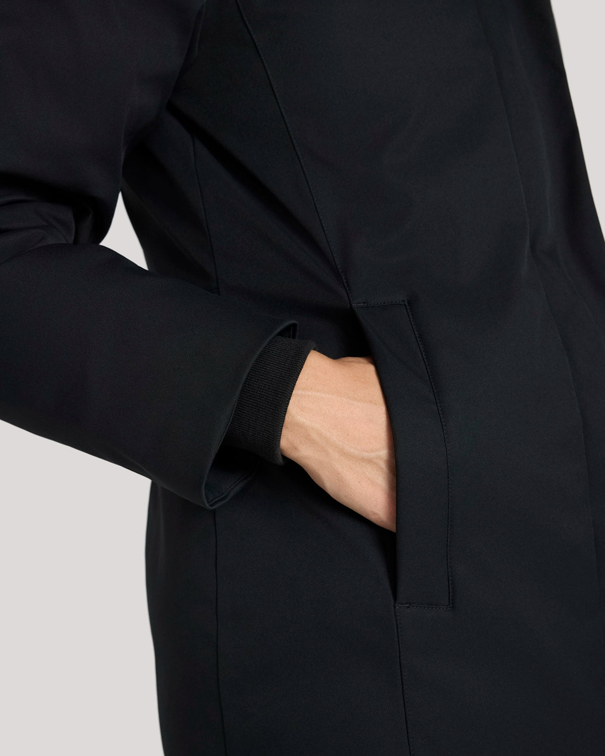 The Travel Maxi Cleanline Parka - Black