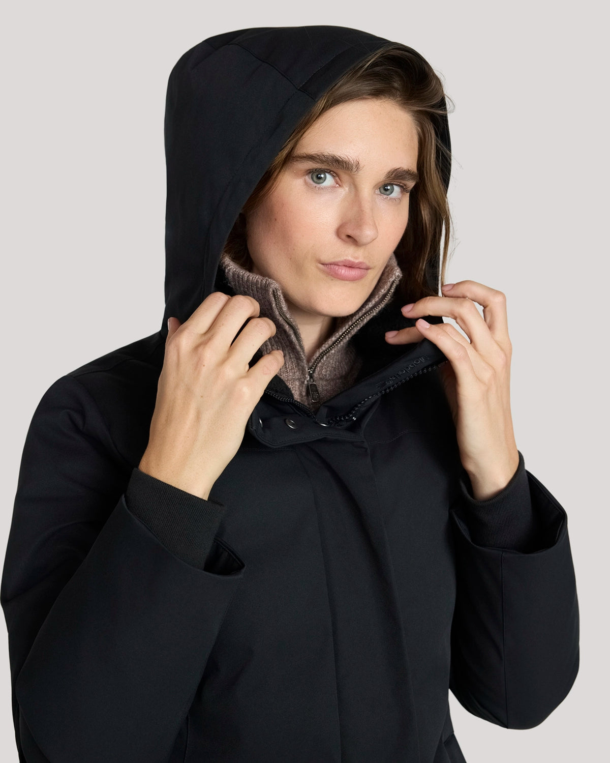 The Travel Maxi Cleanline Parka - Black