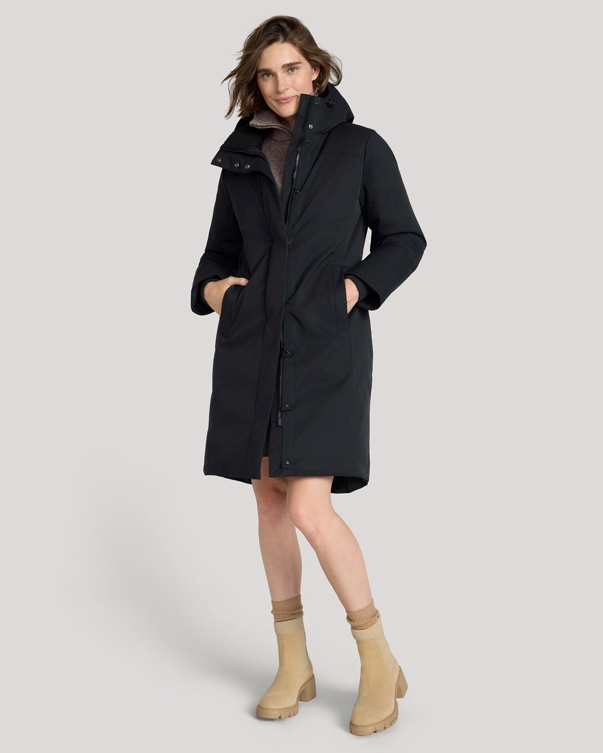 The Travel Maxi Cleanline Parka - Black