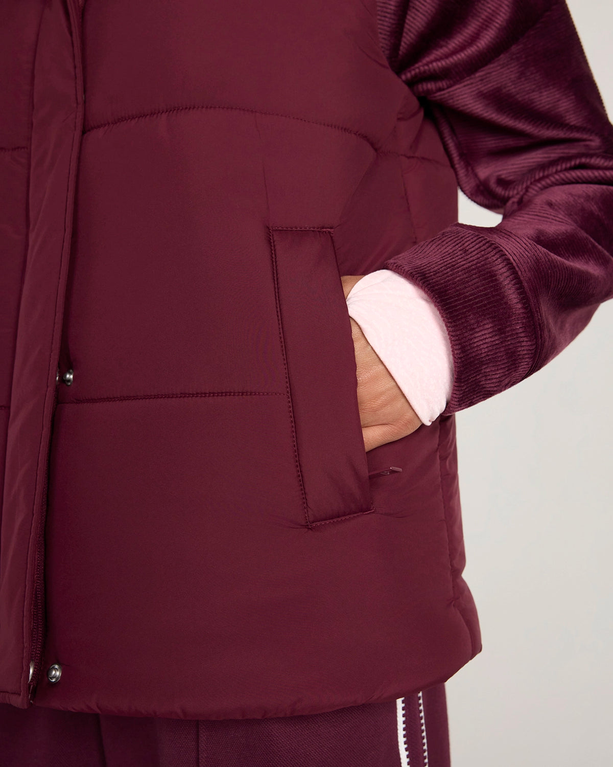 The Travel Puffer Vest - Windsor Wine