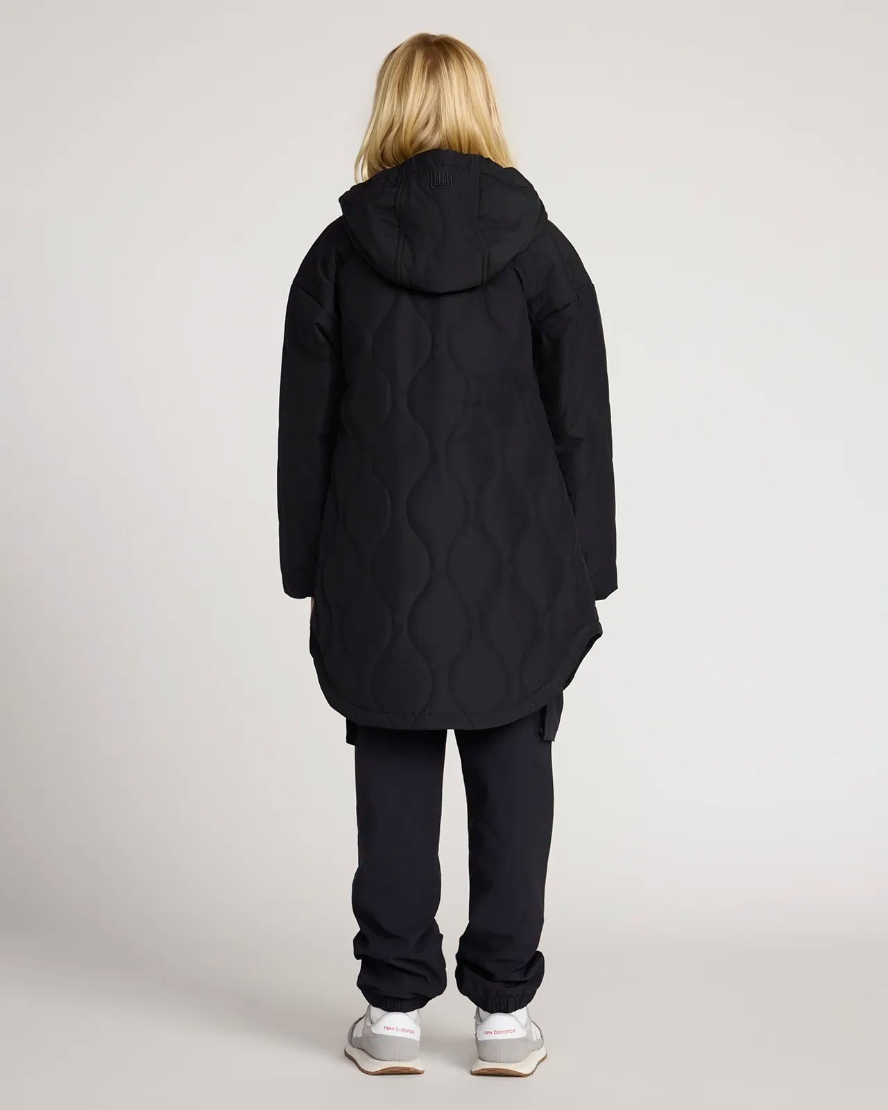 The Girls' Sorona™ Fill GRS Certified Recycled Polyester Longline Quilted Jacket - Black
