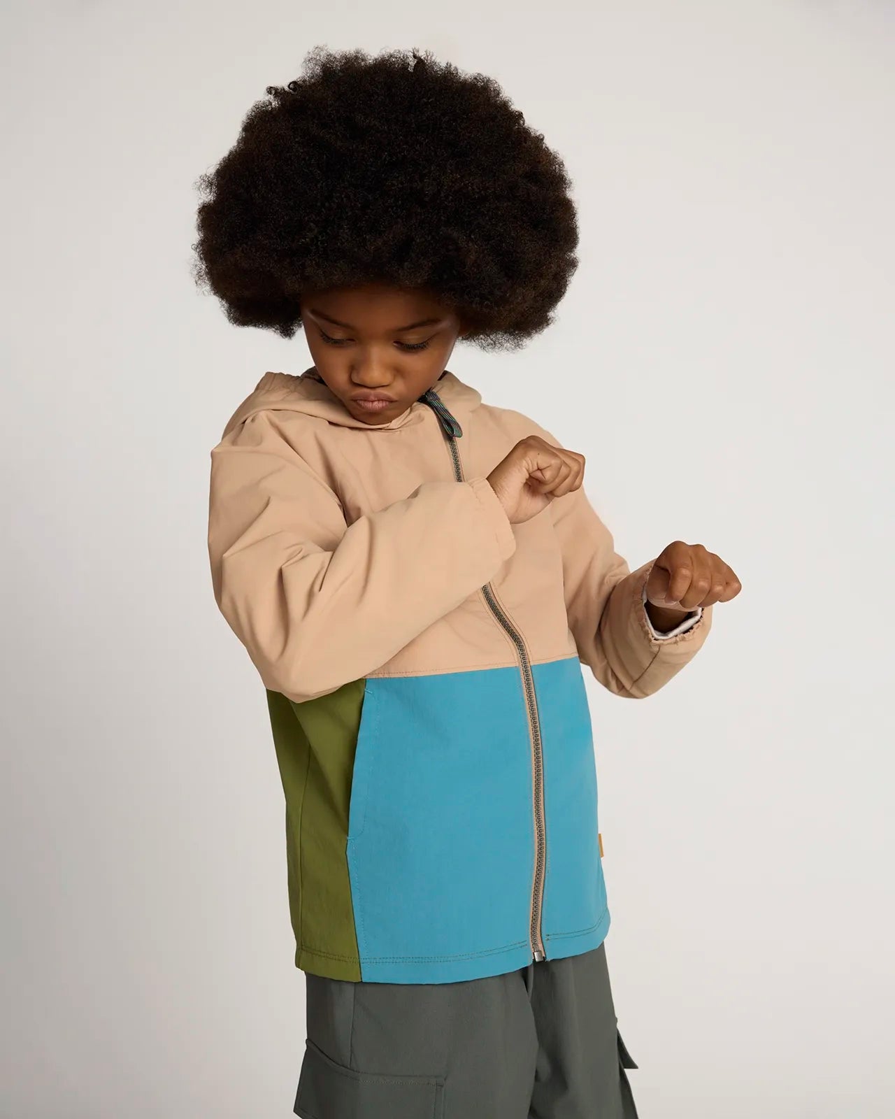 The Kids' GRS Certified Recycled Nylon Colour-Block Rain Jacket - Blue/Beige