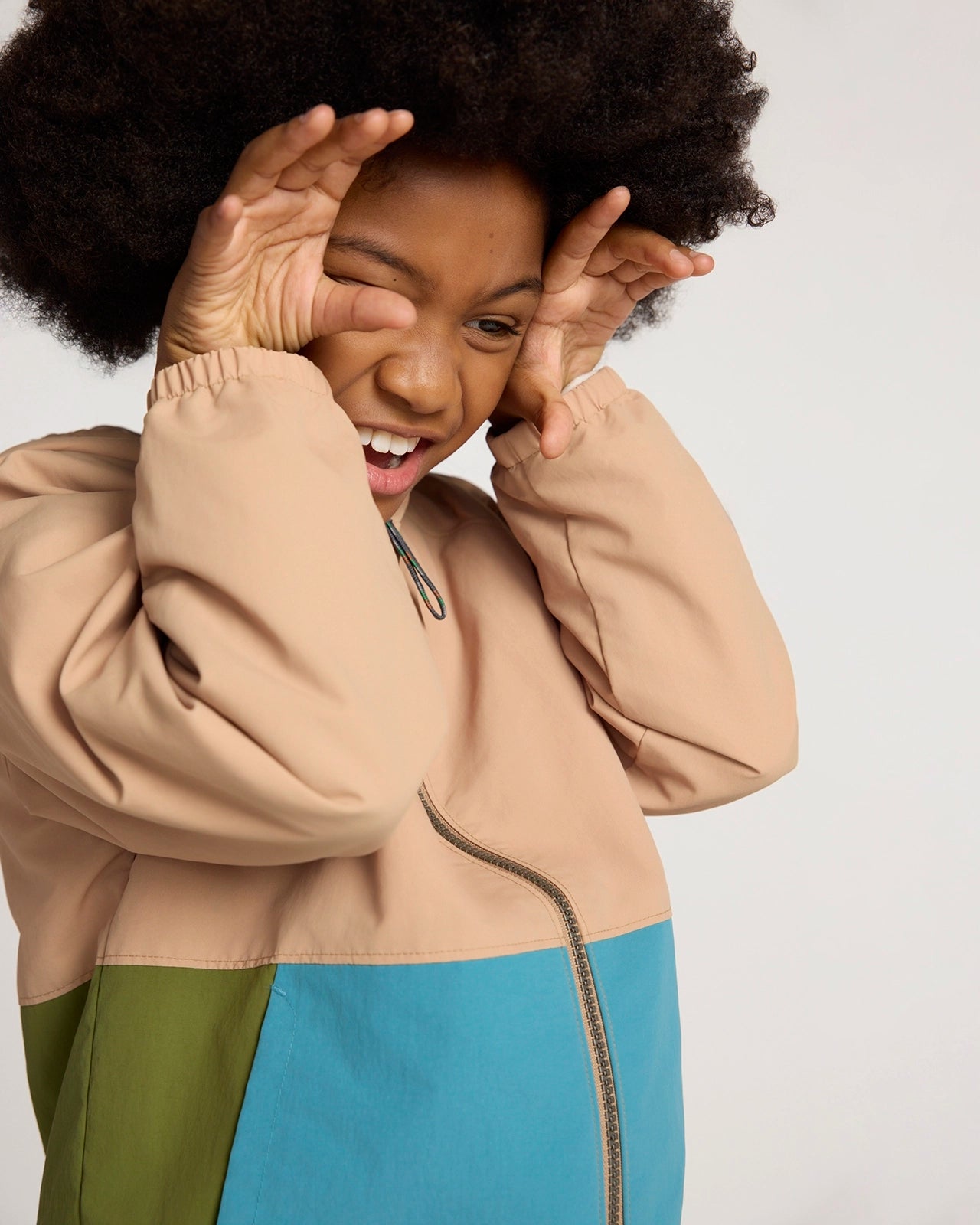 The Kids' GRS Certified Recycled Nylon Colour-Block Rain Jacket - Blue/Beige