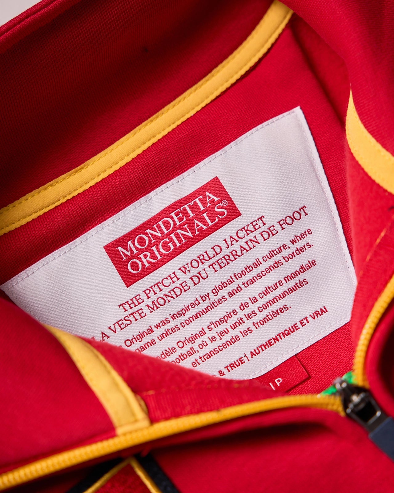 The Pitch World Jacket - Pitch Red/Spain