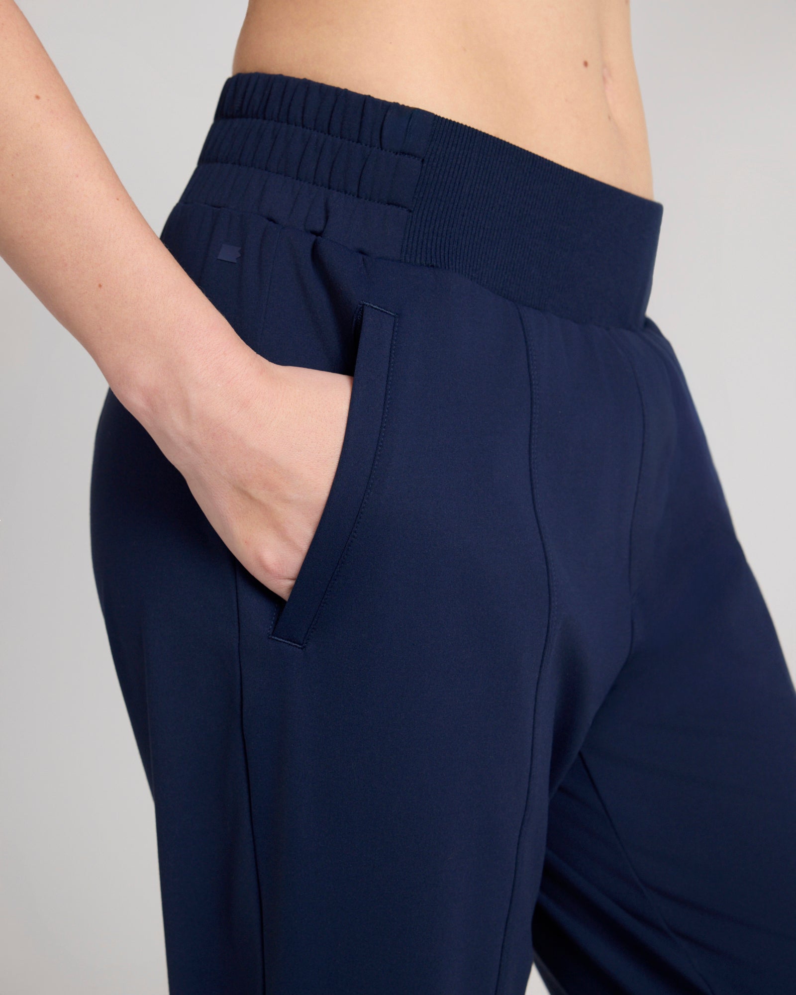 The Soft Stretch Weekend Pant - Navy Blazer