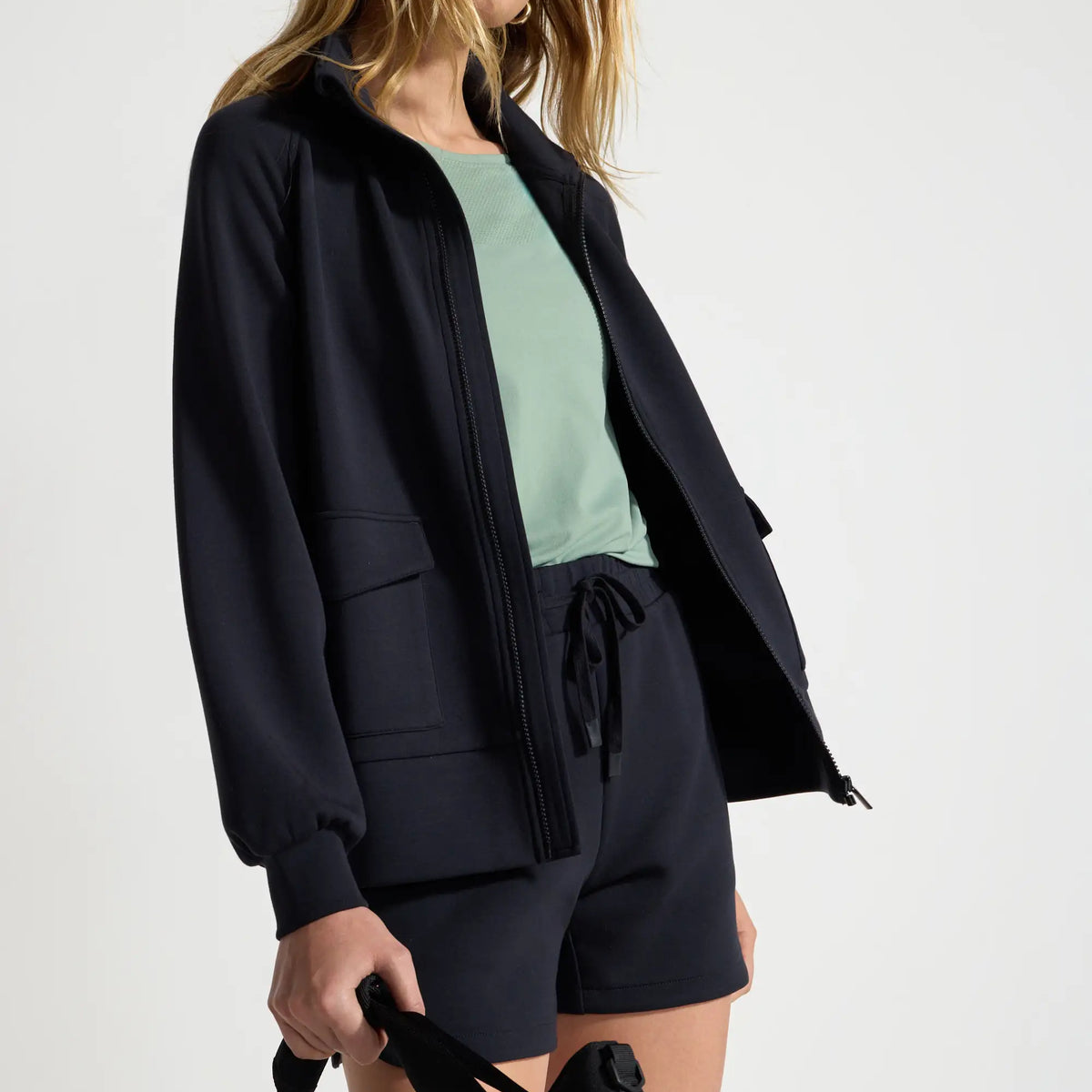 10A0138_black_01_4415f4ed-5f56