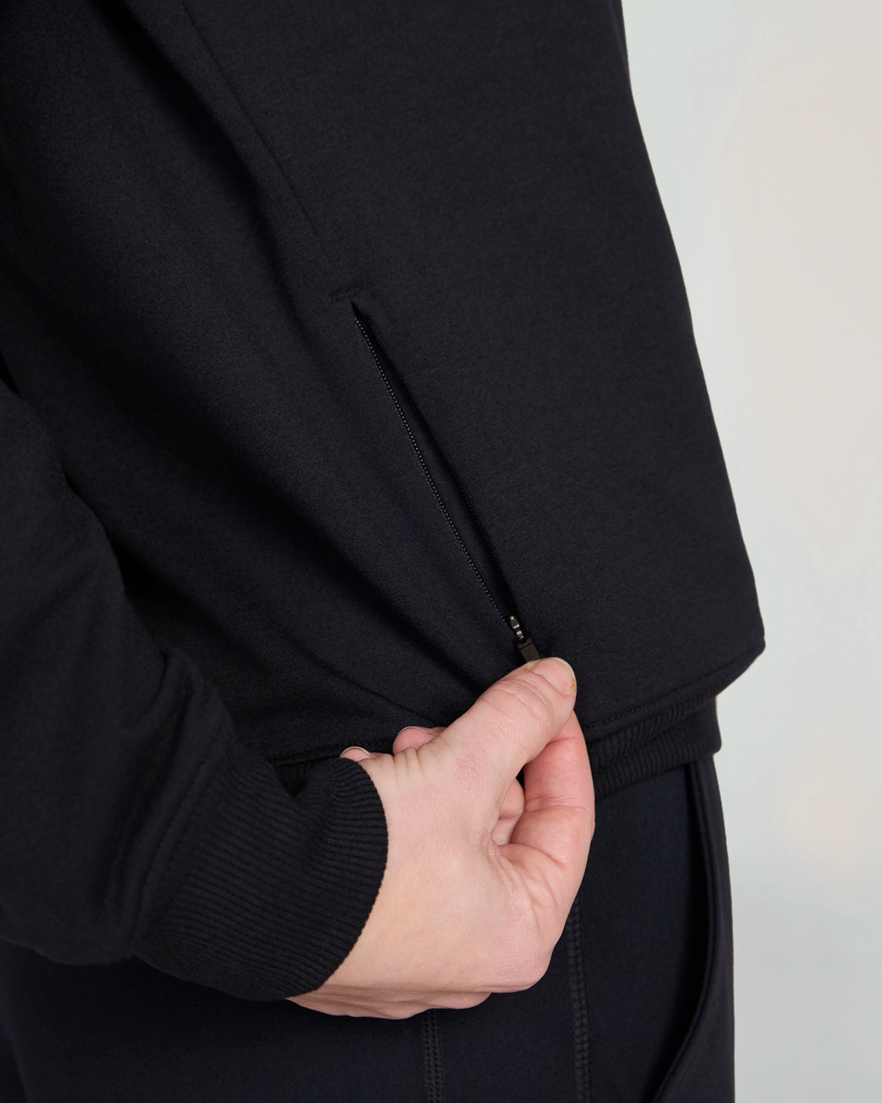 The Soft Terry Pullover - Black