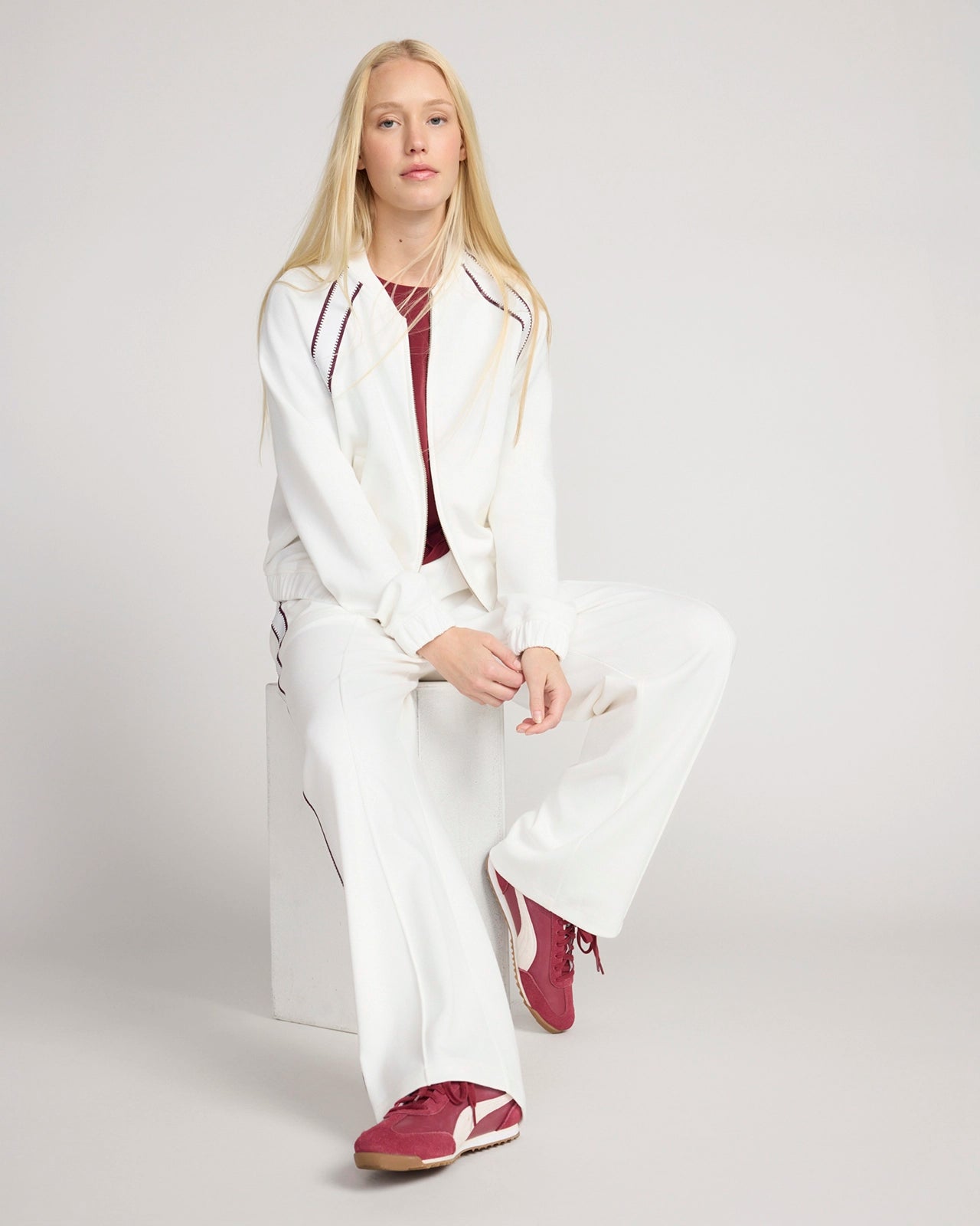 For general description, go to 'Main Product Description' region - The Luxe Club Set