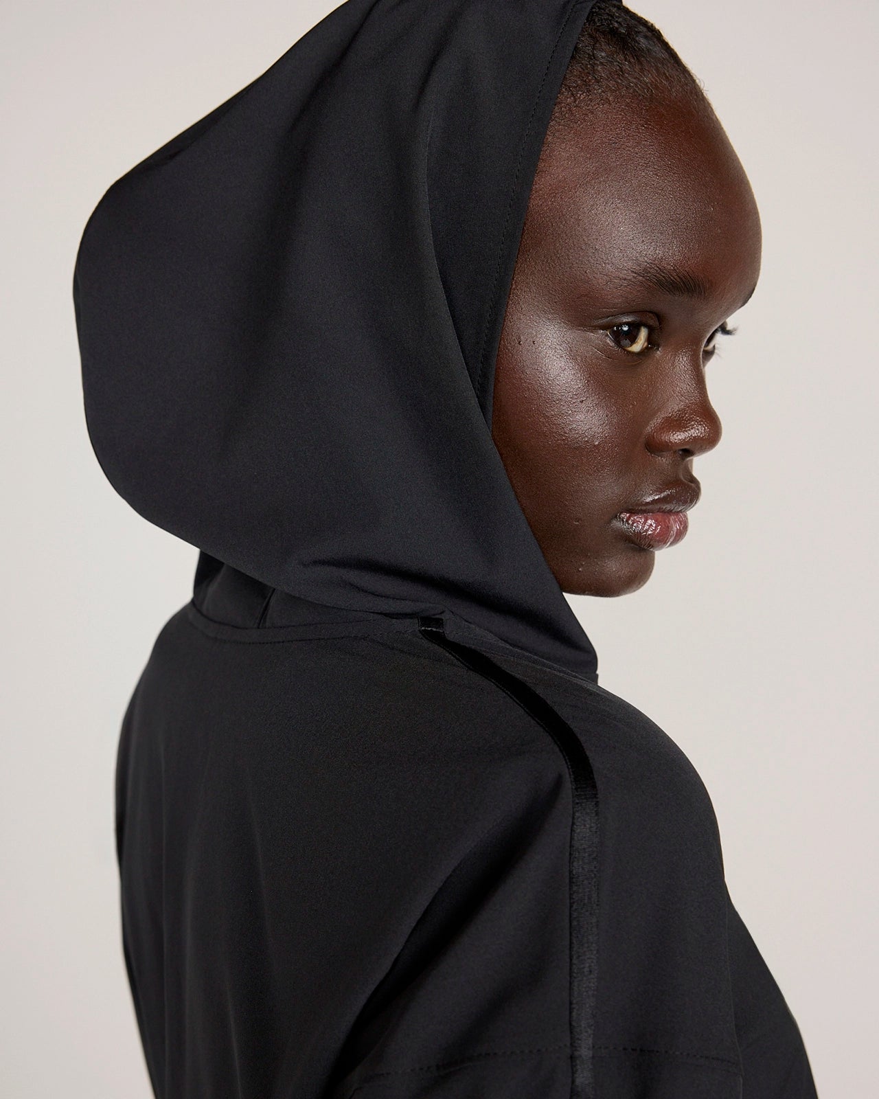 The Active Cropped Hooded Jacket - Black