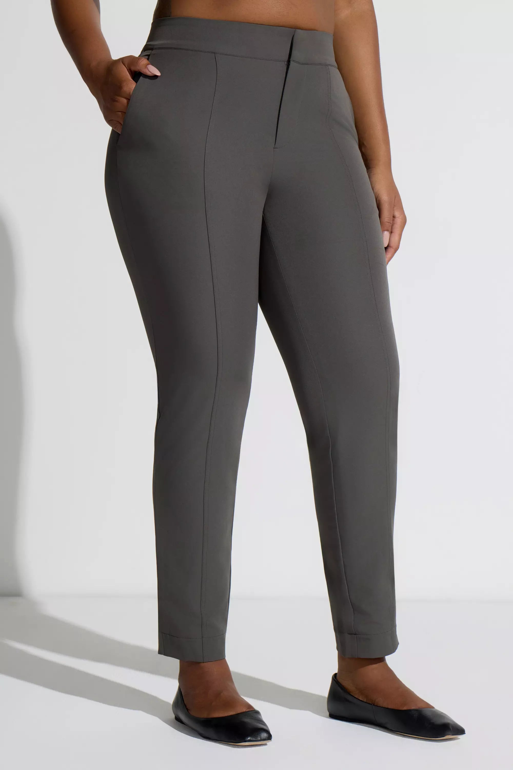 Women’s Woven Travel Pant