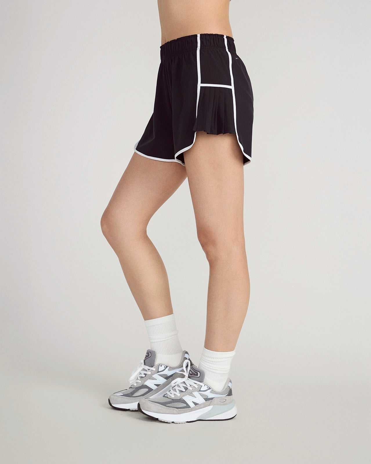 The Active Lightweight GRS Certified Recycled Polyester Side Pleat  2.5" Short - Black/White