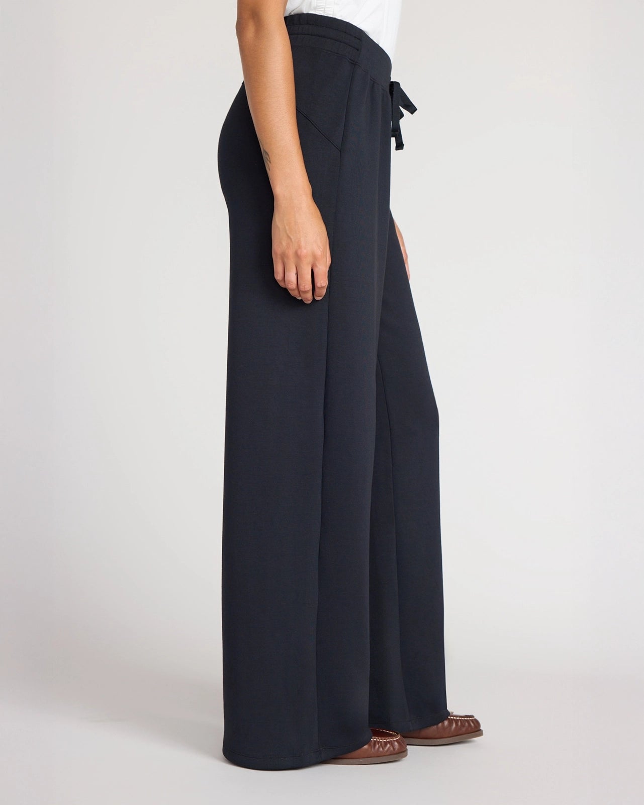 The Light Stretch GRS Certified Recycled Poly + TENCEL™ Modal Wide Leg Pant - Black