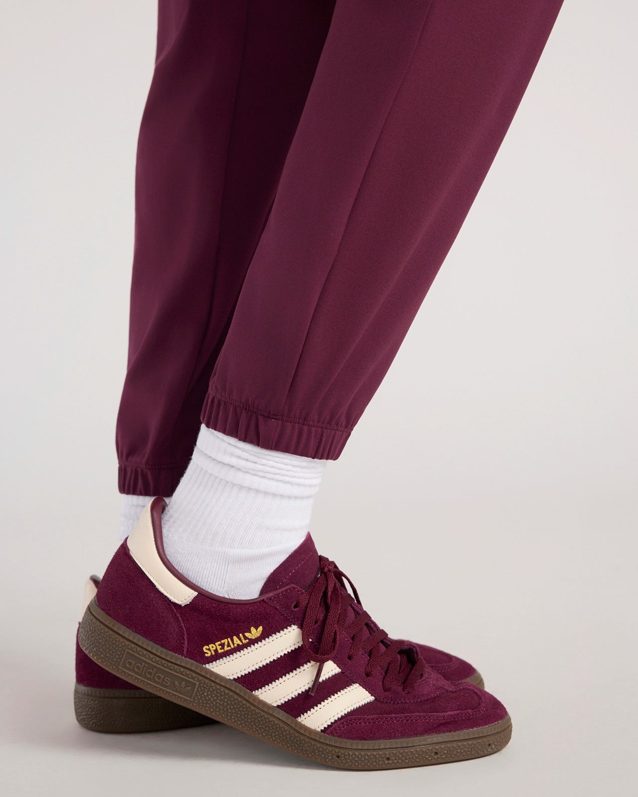 The Soft Stretch Peached Relaxed Jogger - Fig Purple