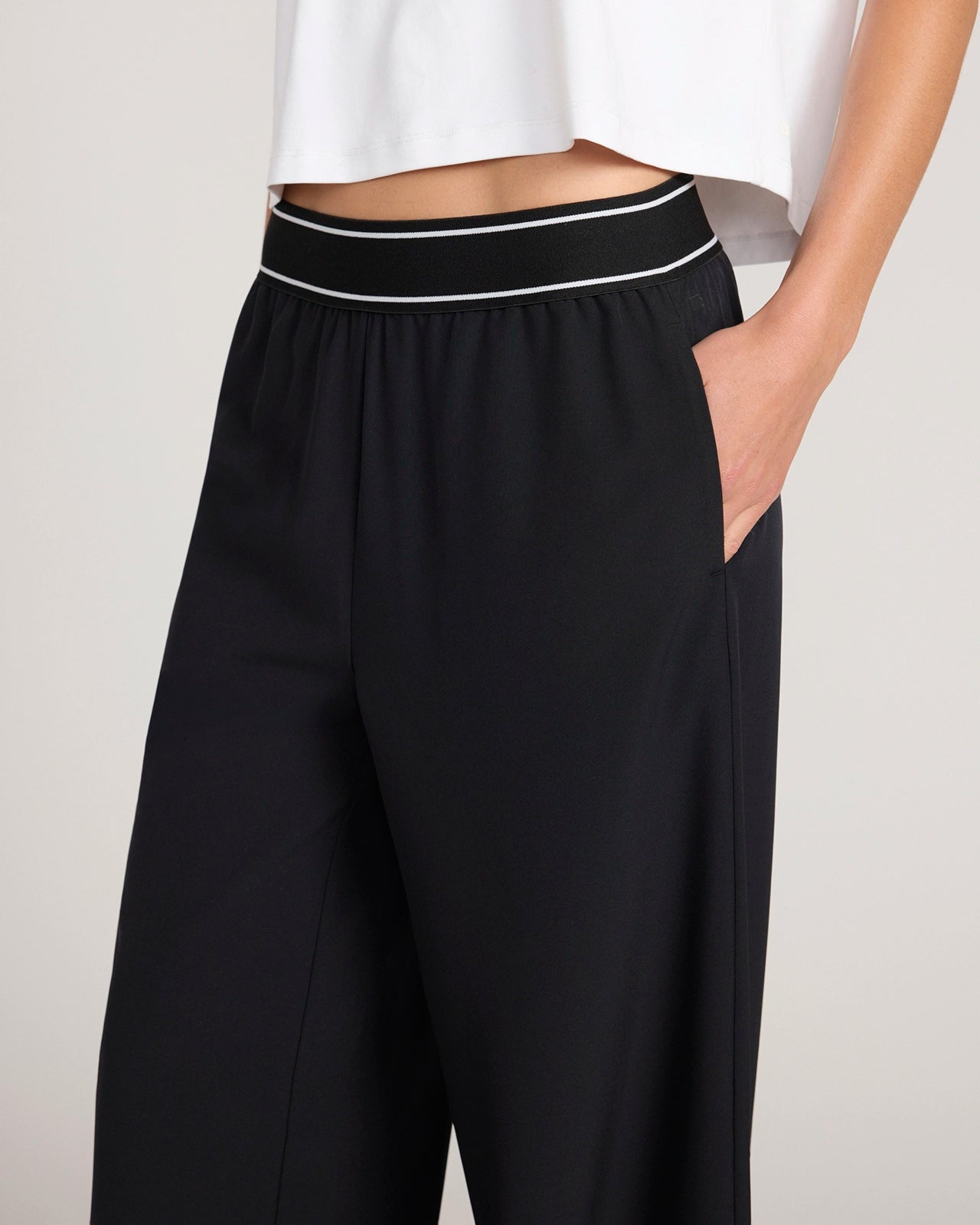 The Soft Stretch Wide Leg Cargo Pant - Black