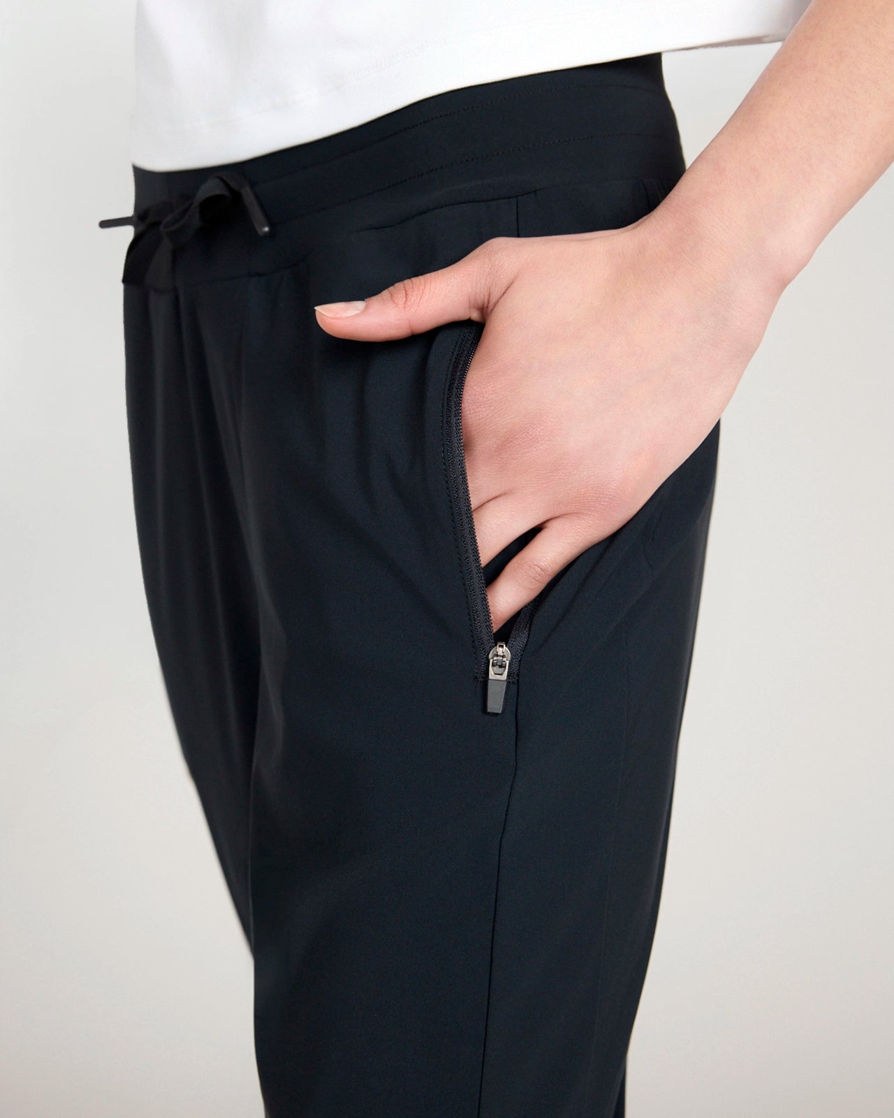 The Soft Stretch Carrot Leg Jogger - Black