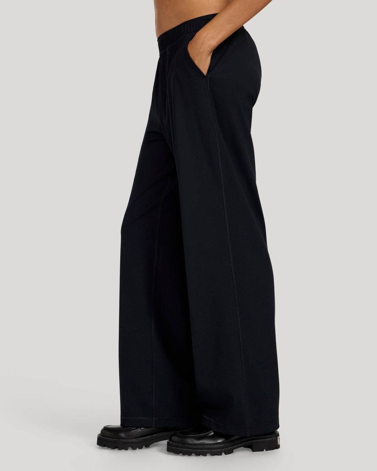 The Active Ultra Soft Stretch Wide Leg Pant - Black