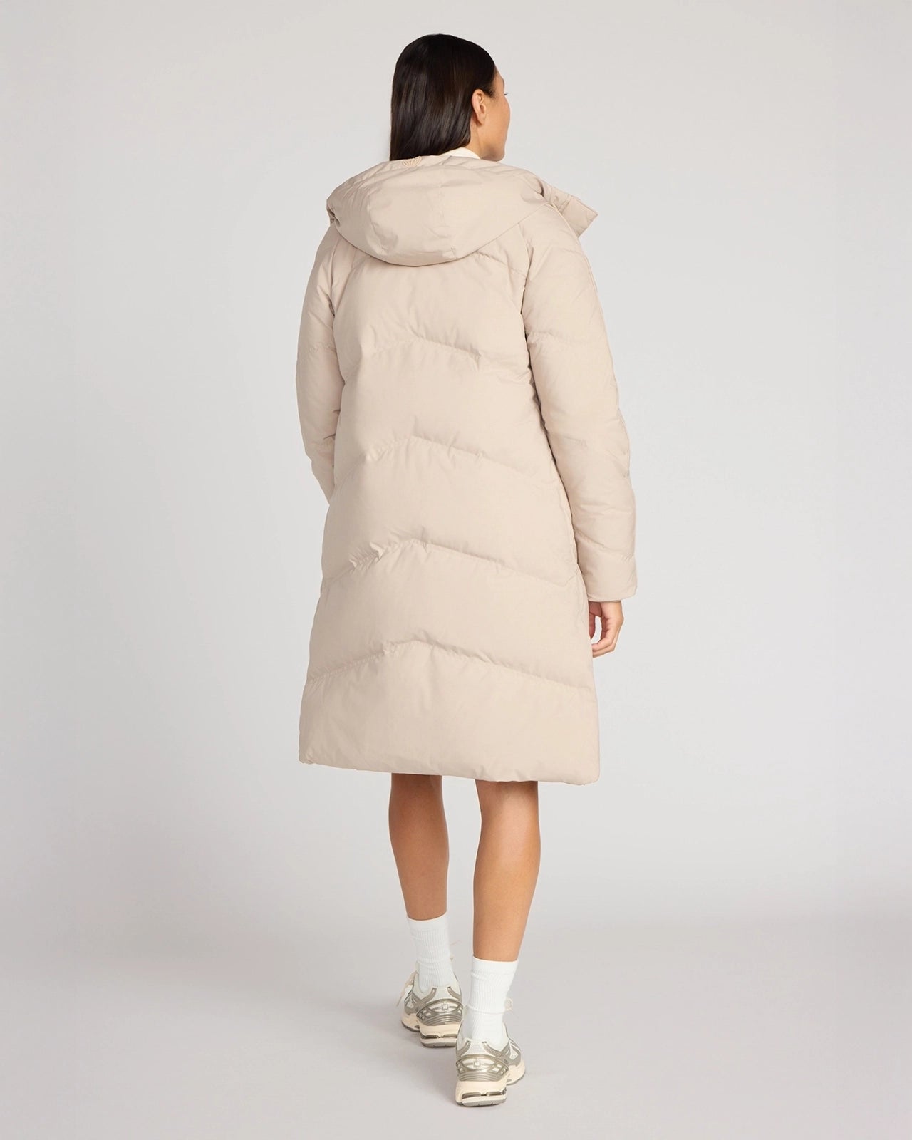 The RDS 700 Fill Power GRS Certified Recycled Poly Chevron-Quilted Parka - Light Beige