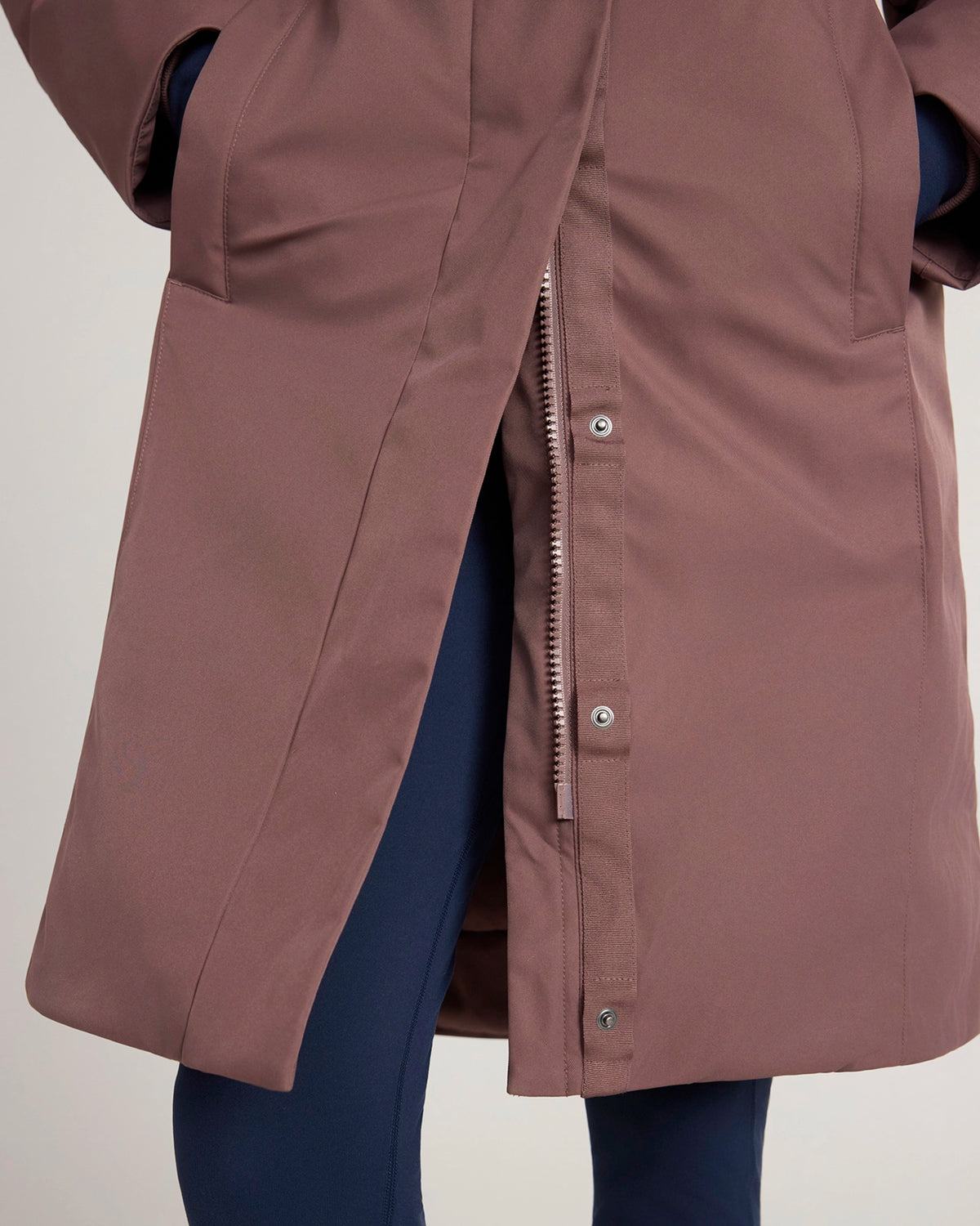 The Travel Maxi Cleanline Parka - Peppercorn