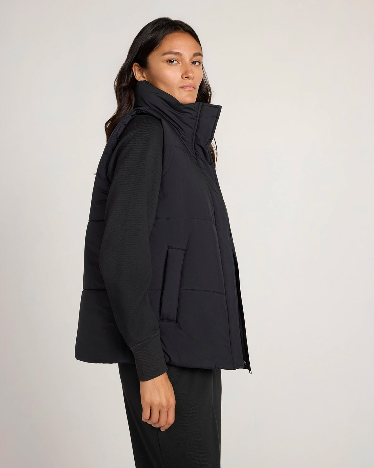 The Travel Puffer Vest - Black