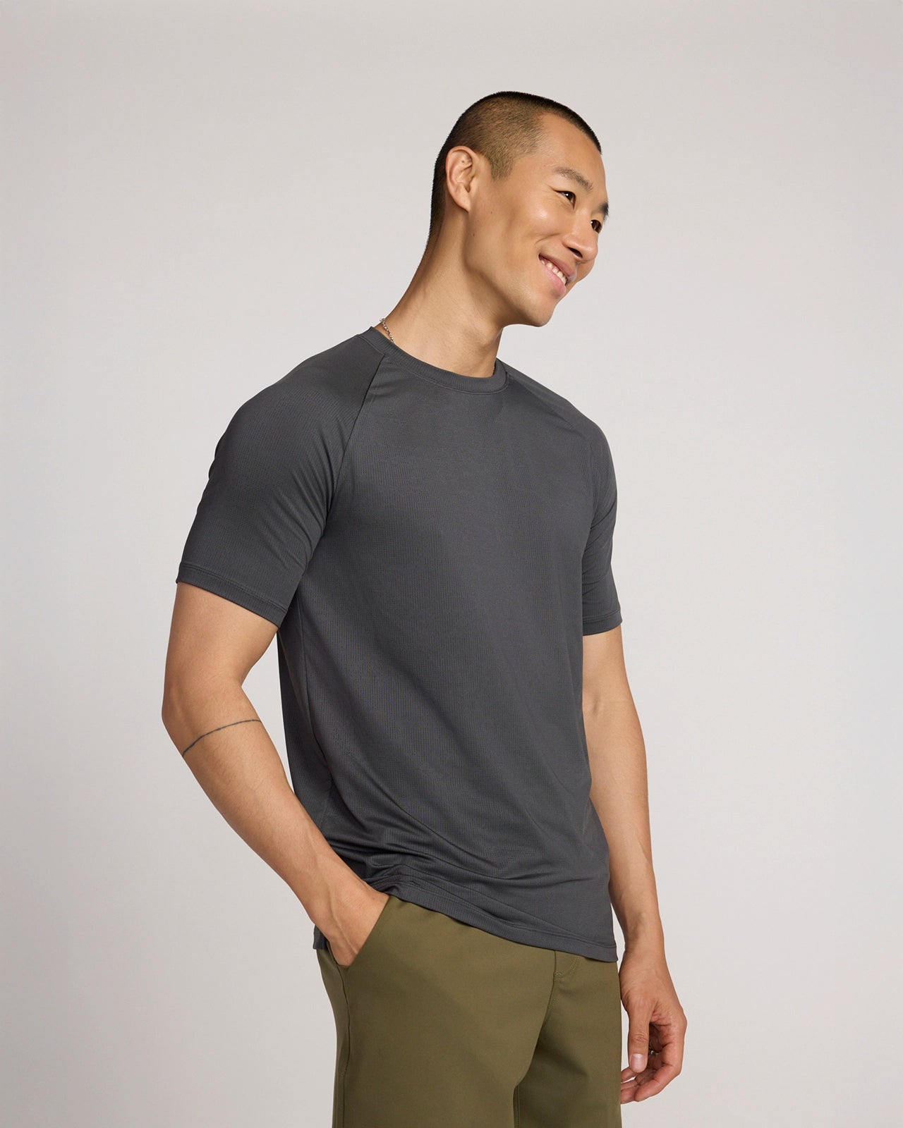 The Active Jacquard Raglan Performance Tee - Volcanic Ash Grey