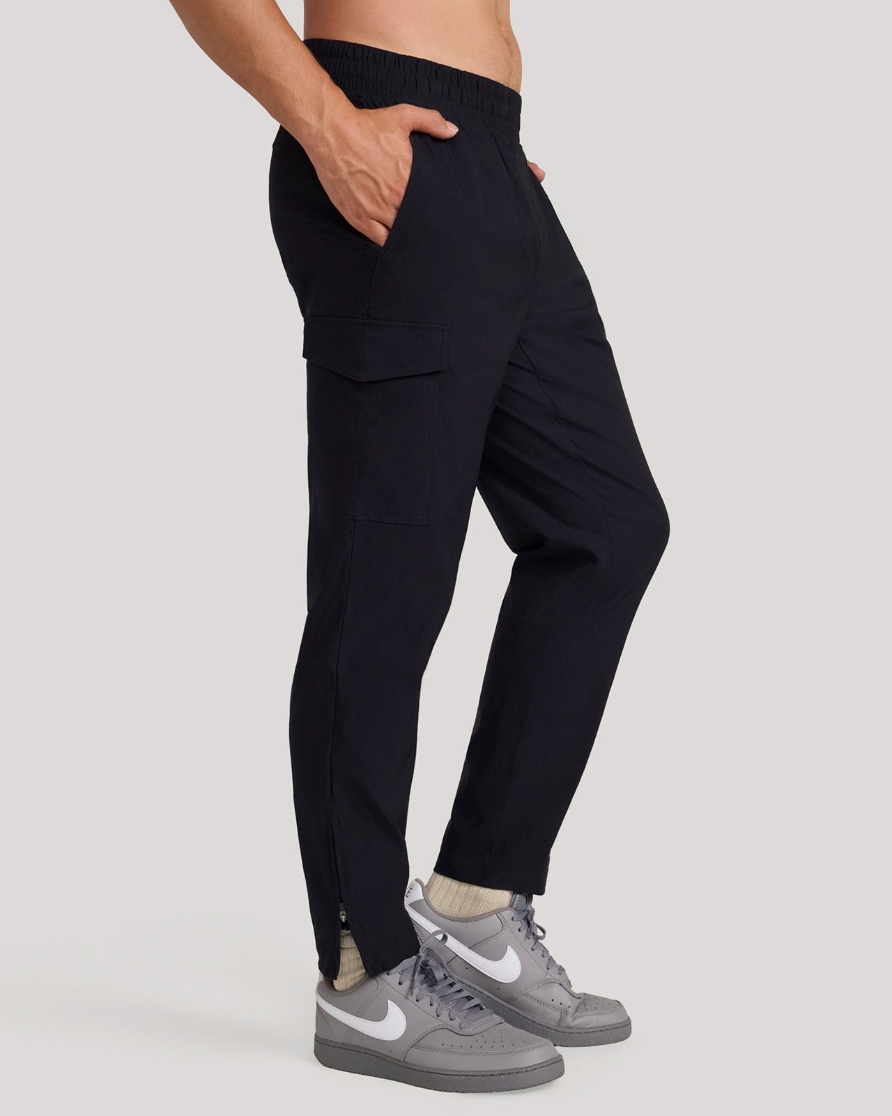 The Active Outlier Cargo Jogger - Black
