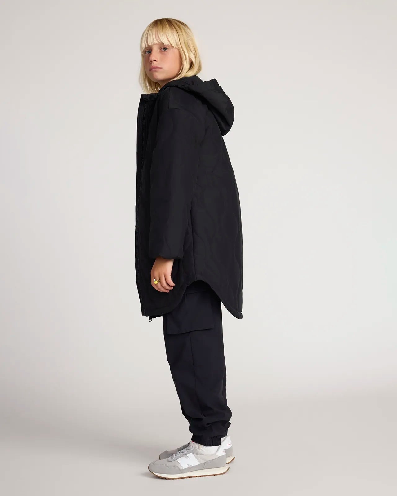 The Girls' Sorona™ Fill GRS Certified Recycled Polyester Longline Quilted Jacket - Black
