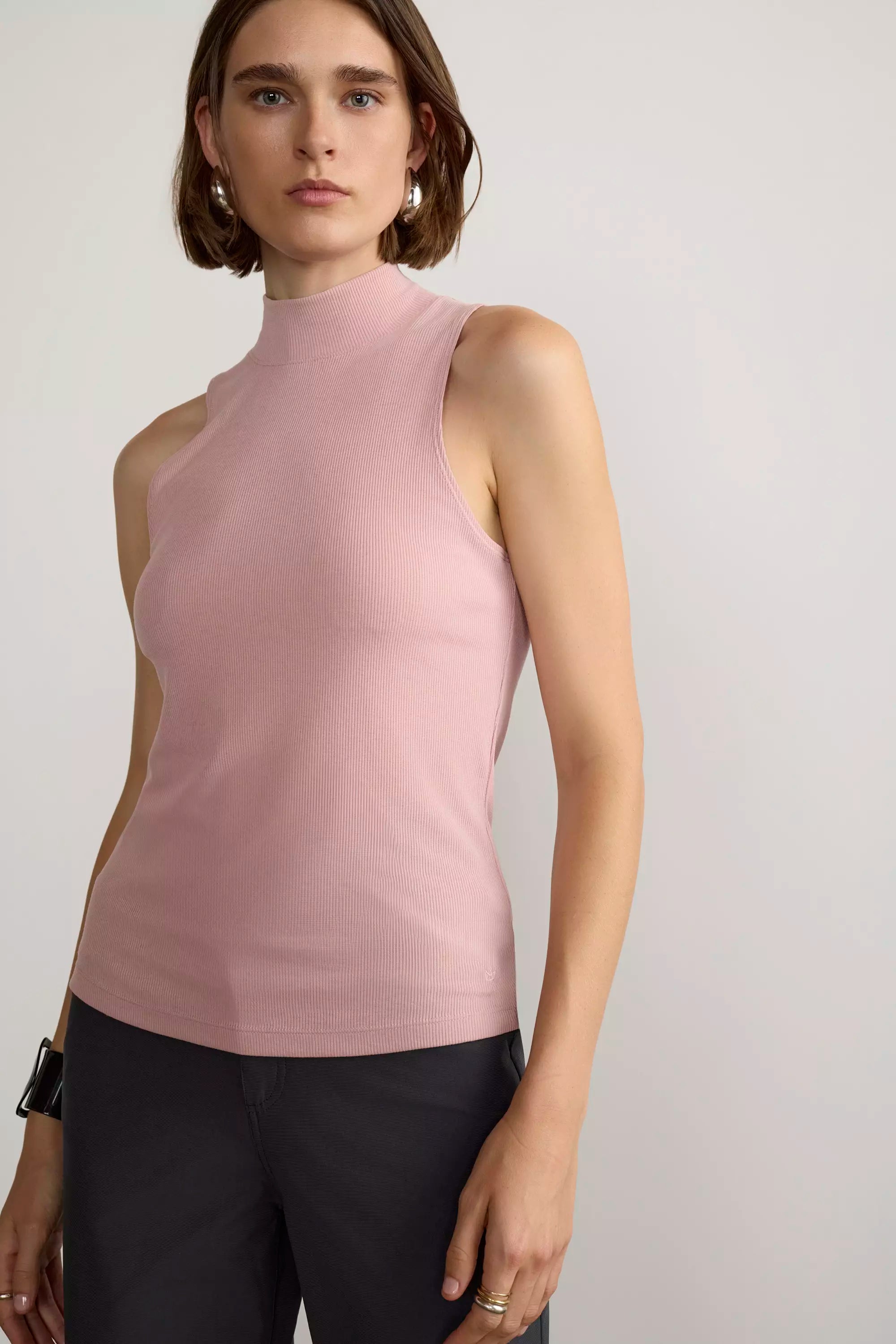 Collaborate Fitted Mock Neck Rib Sleeveless Top