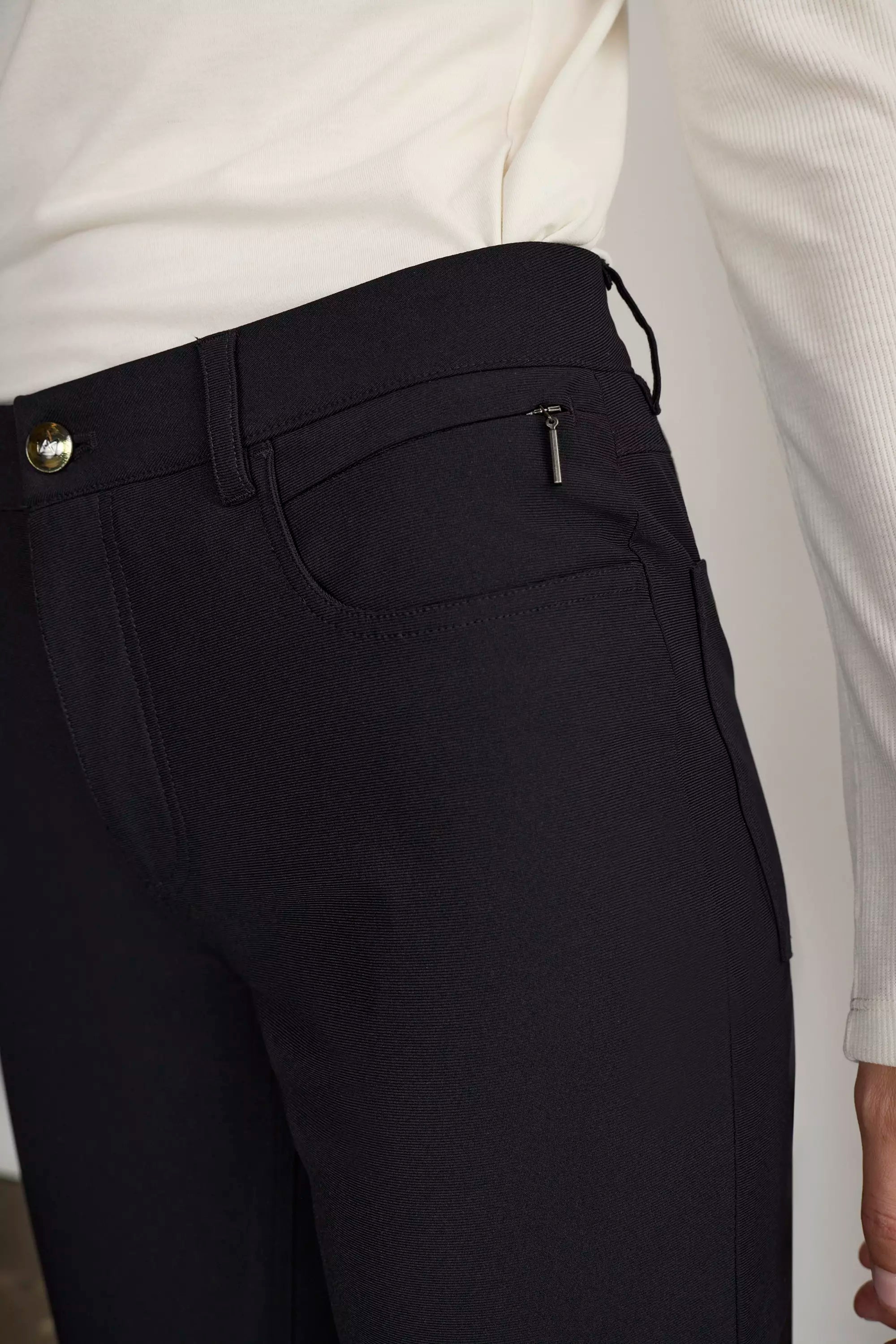 Limitless Mid-Rise Straight Leg Pant