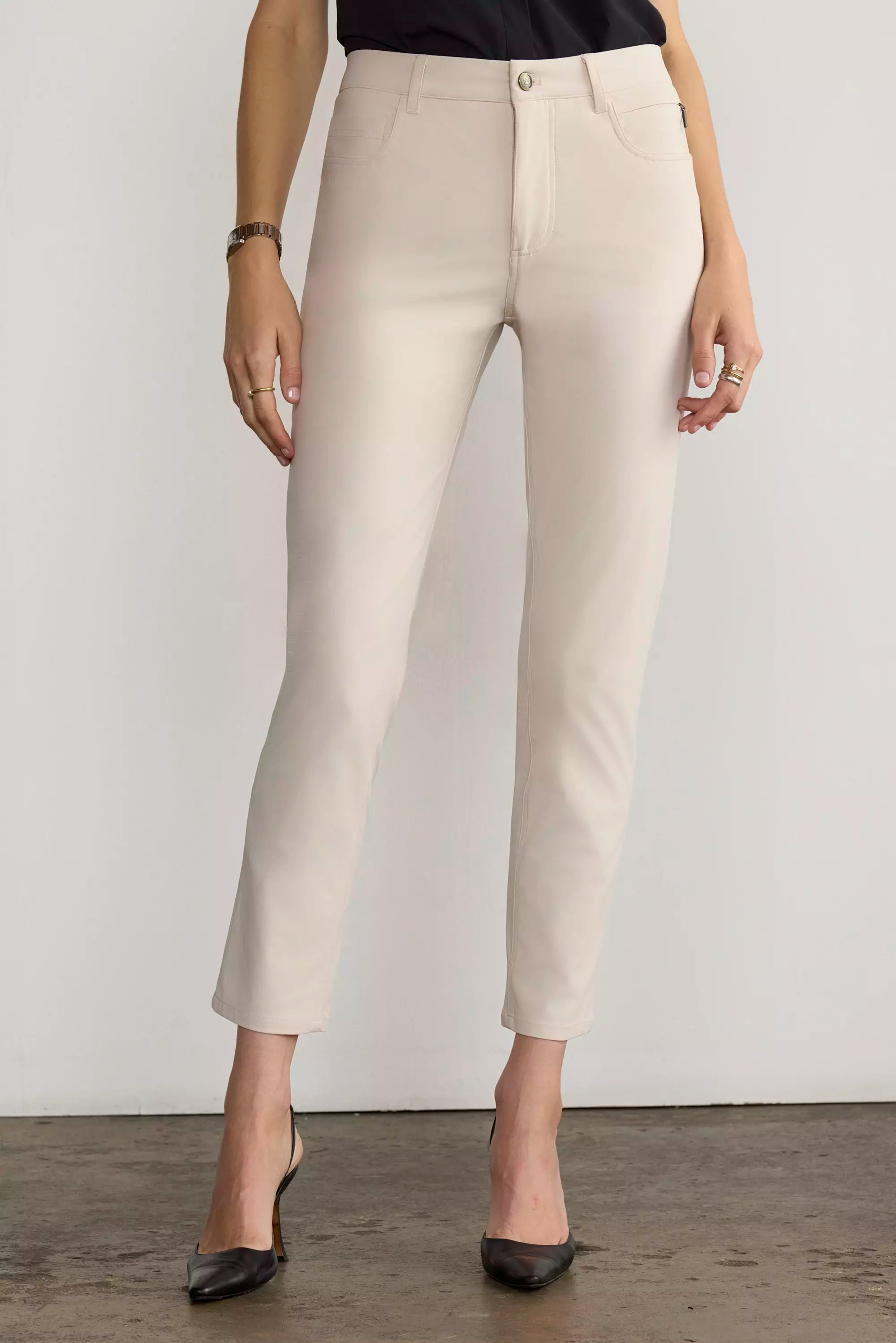 Limitless Mid-Rise Straight Leg Pant