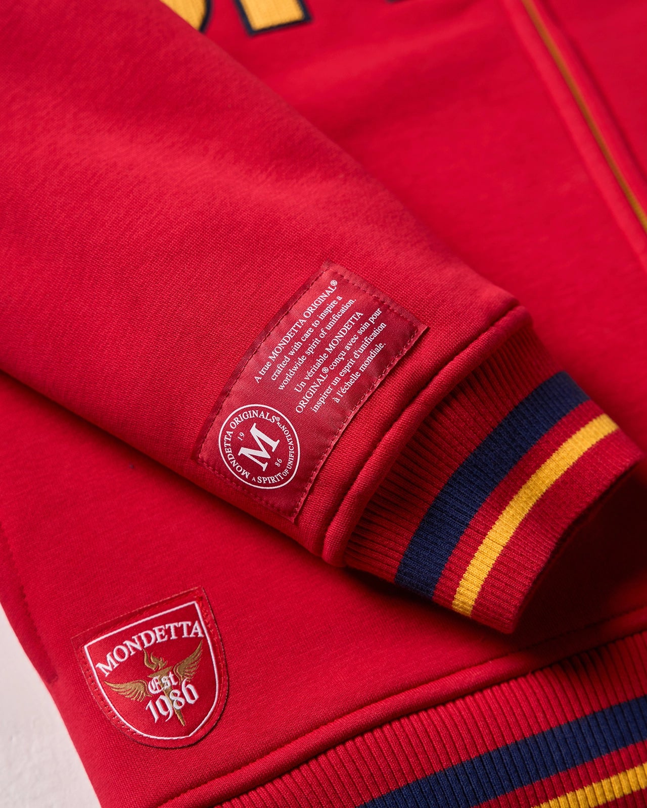 The Pitch World Jacket - Pitch Red/Spain
